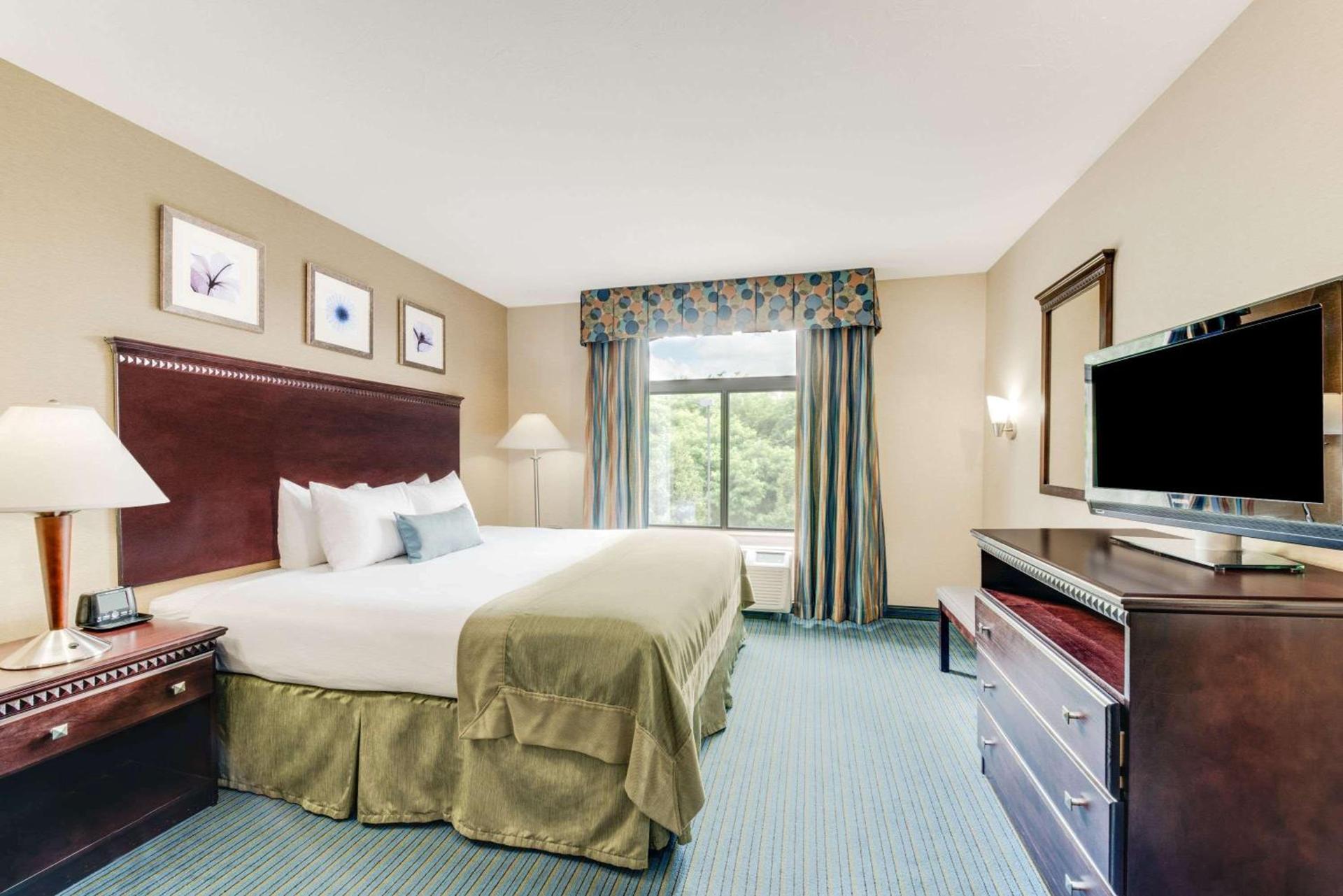 Wingate by Wyndham - York photo 8