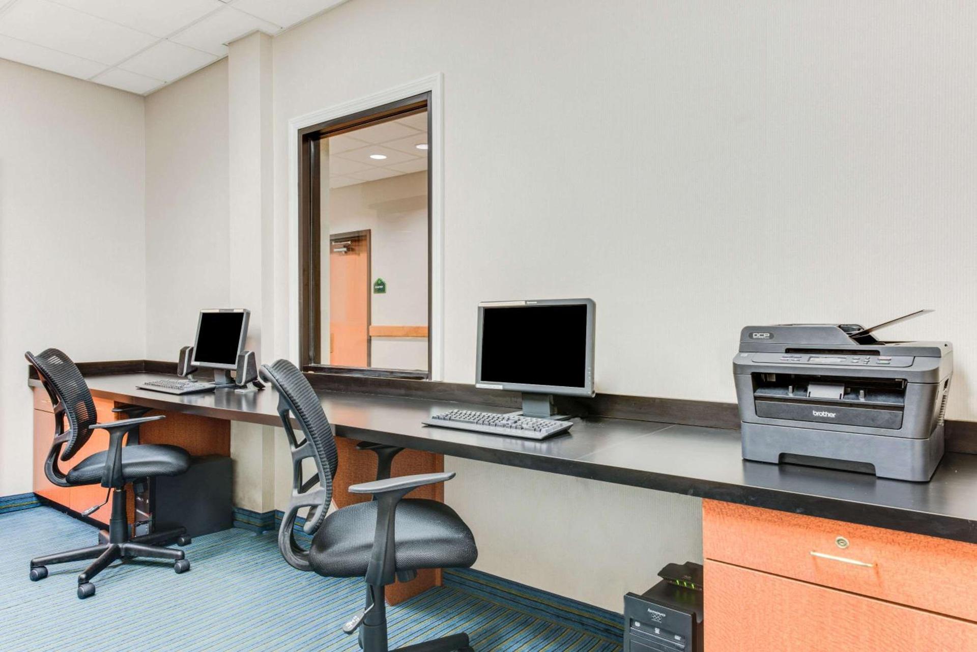 Wingate by Wyndham - York photo 15