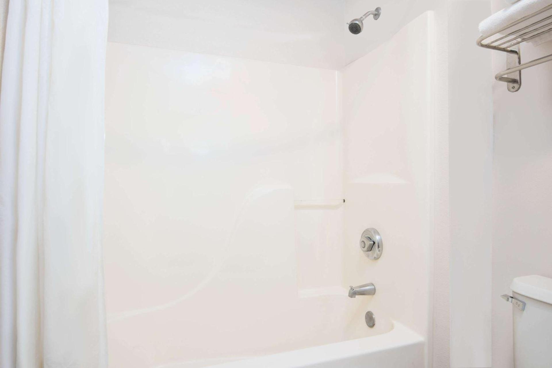 Hawthorn Suites by Wyndham Albuquerque photo 27