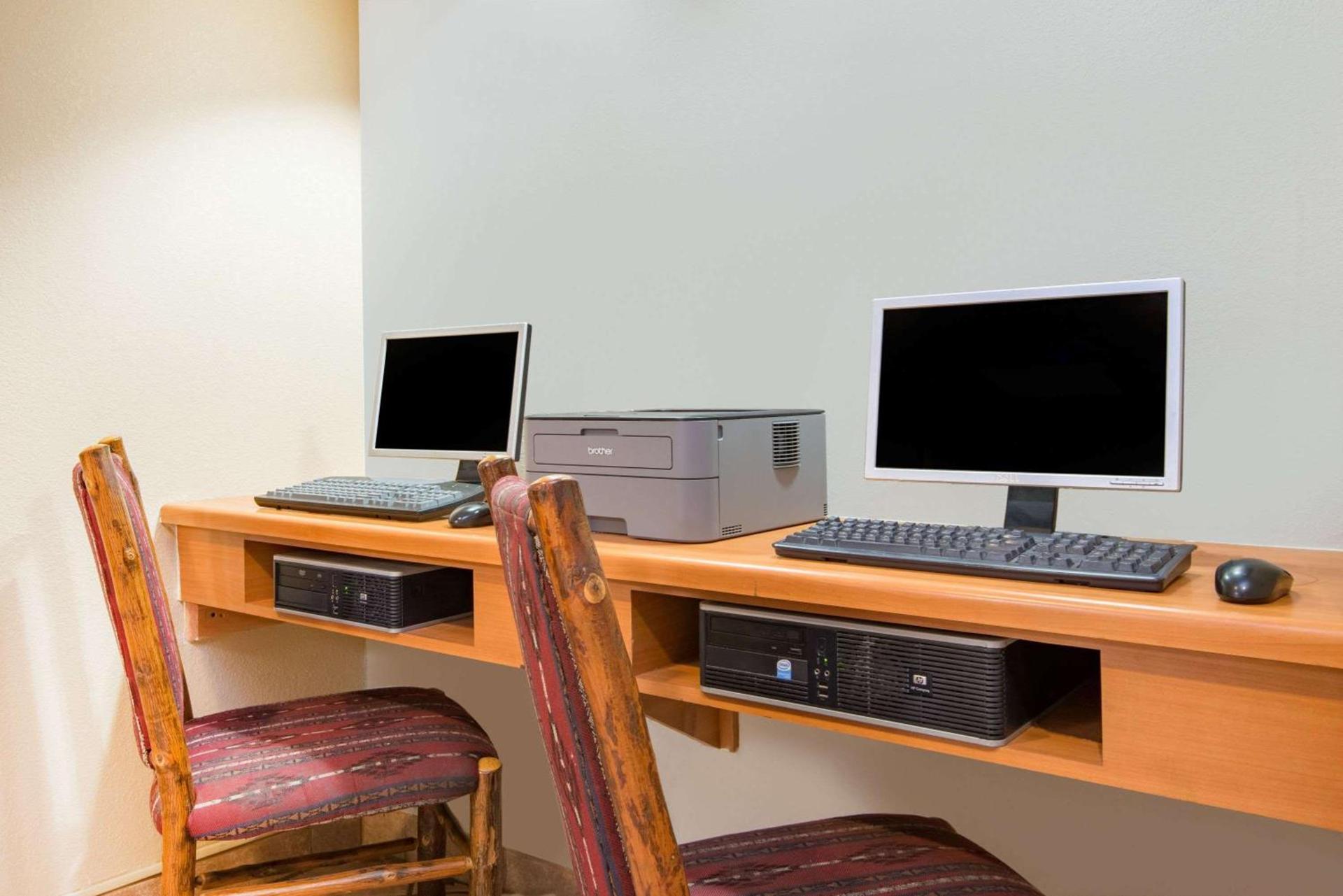 Hawthorn Suites by Wyndham Albuquerque photo 31