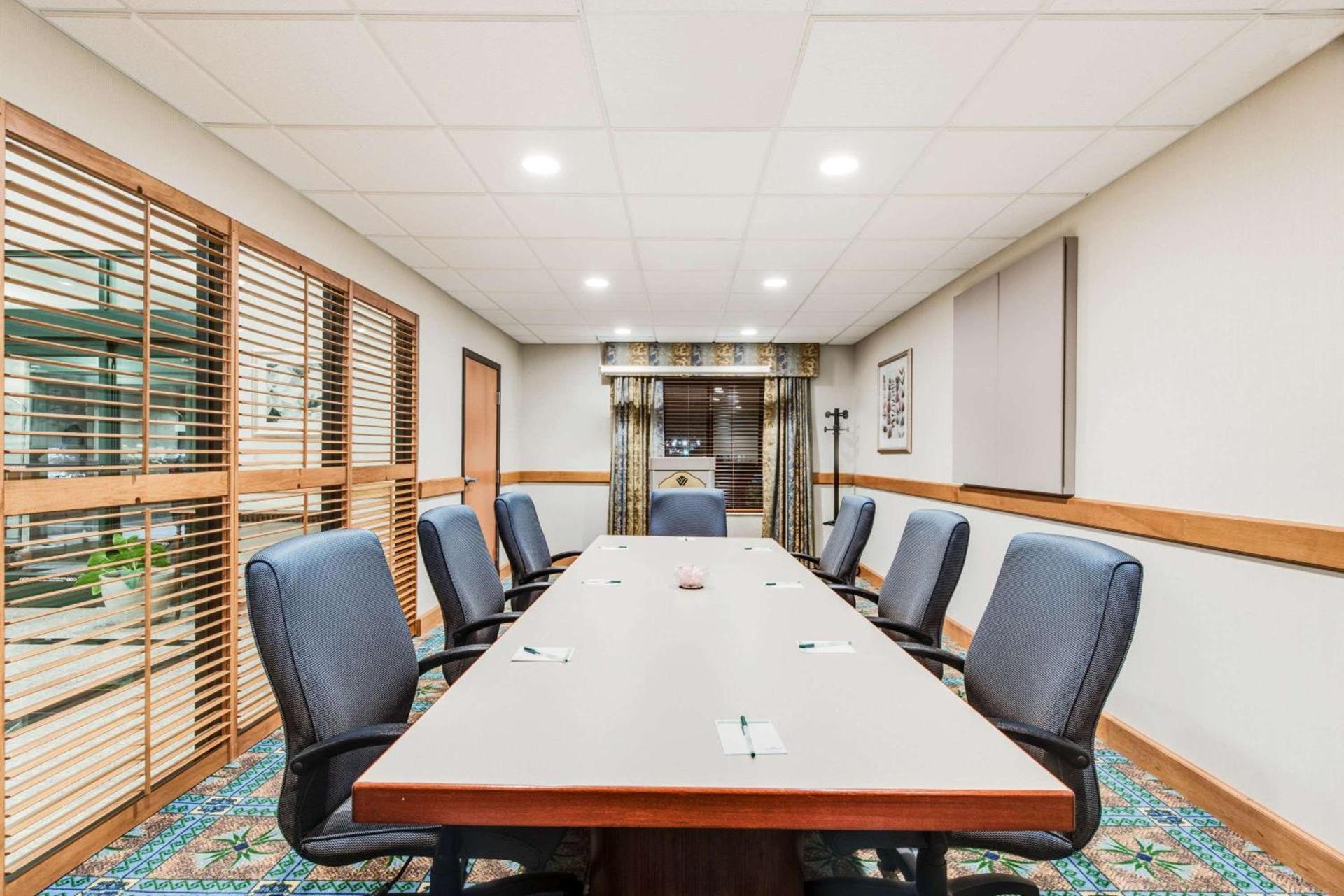 Wingate by Wyndham - York photo 12