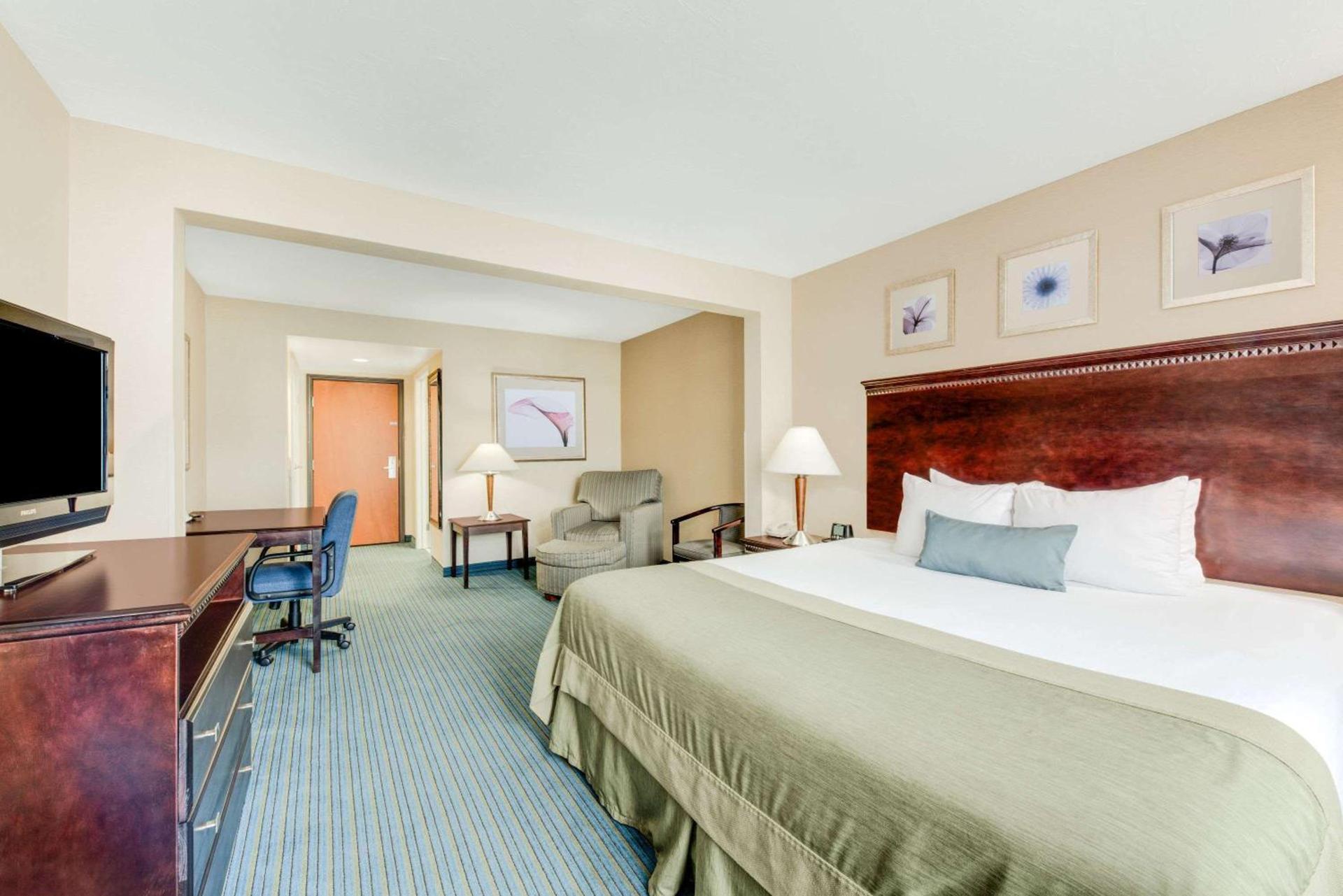 Wingate by Wyndham - York photo 10