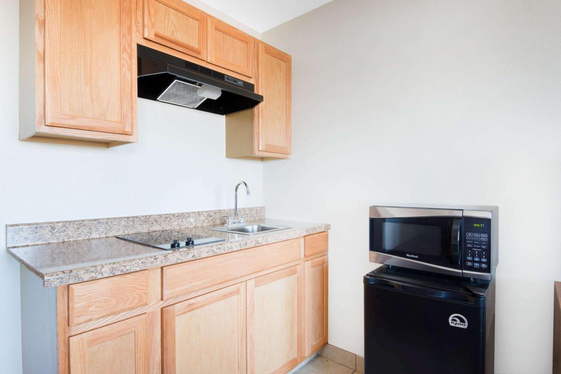 Hawthorn Suites by Wyndham Albuquerque photo 33