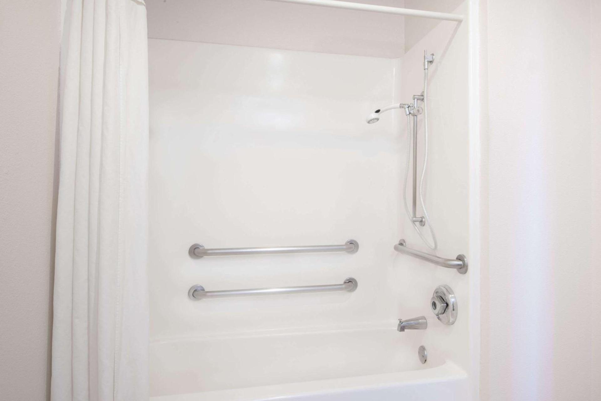 Hawthorn Suites by Wyndham Albuquerque photo 35