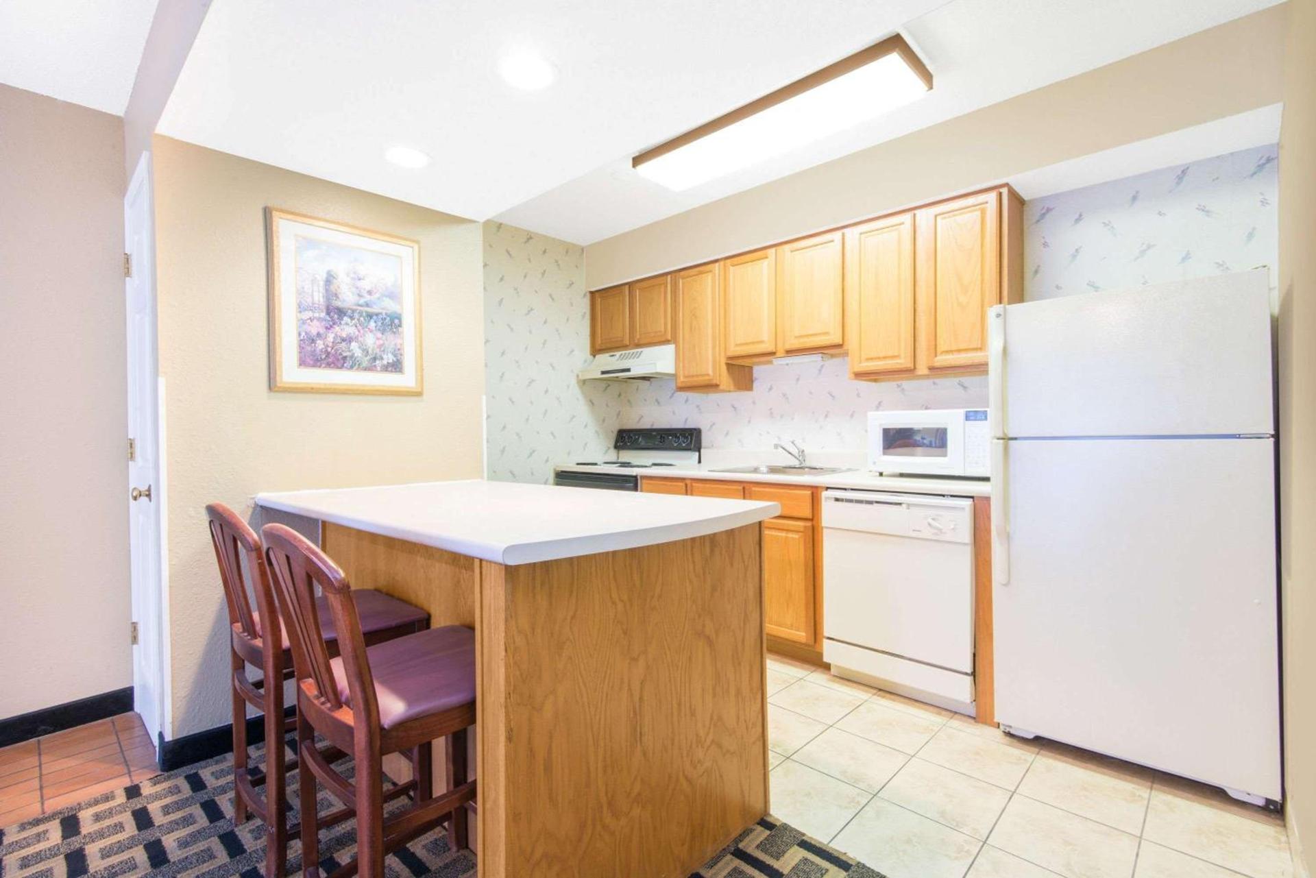 Hawthorn Extended Stay by Wyndham Wichita photo 47