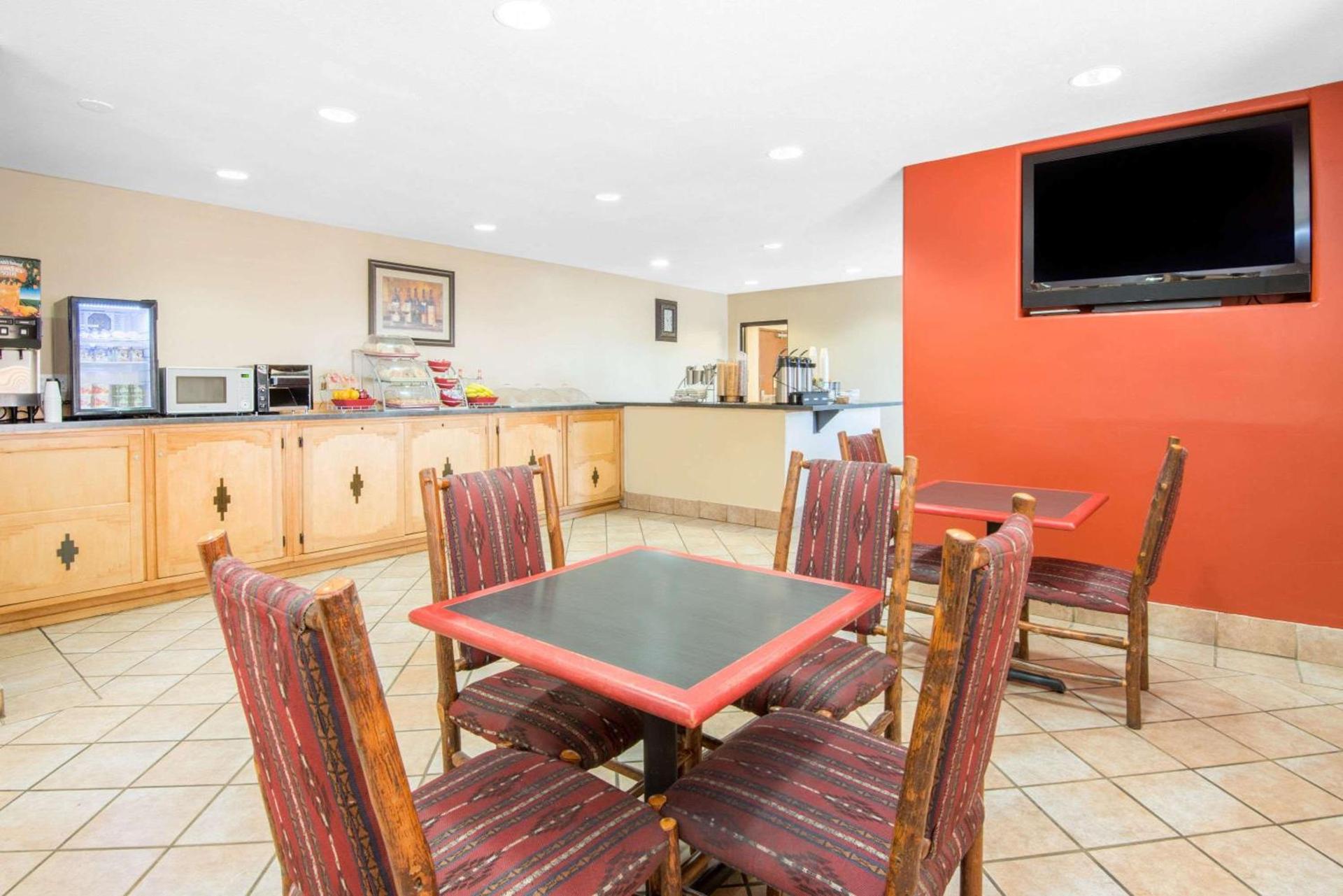 Hawthorn Suites by Wyndham Albuquerque photo 38