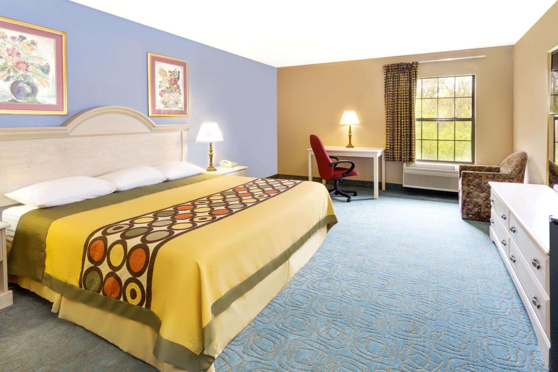 Super 8 by Wyndham Freeport photo 7
