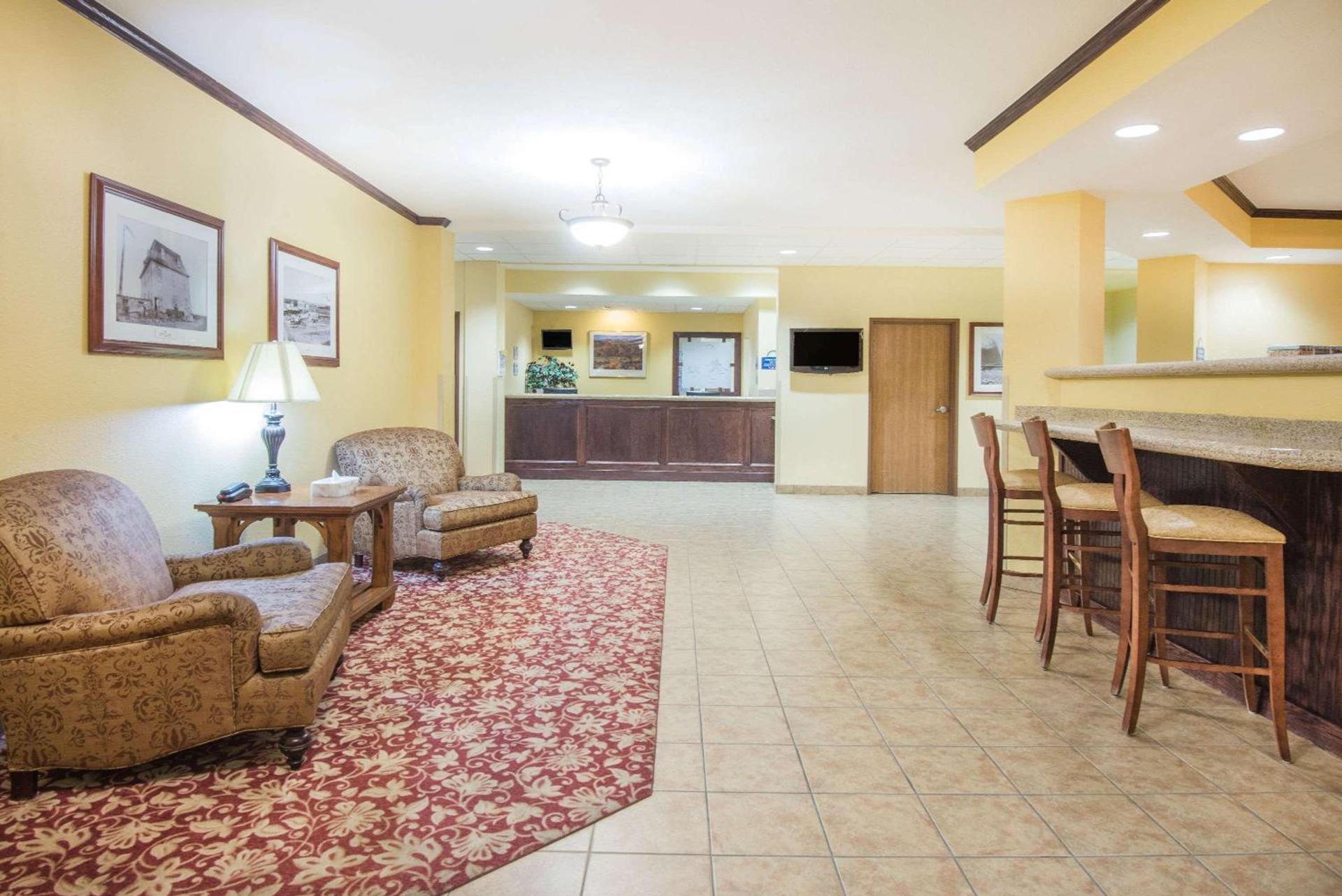 Days Inn by Wyndham Ellis photo 2