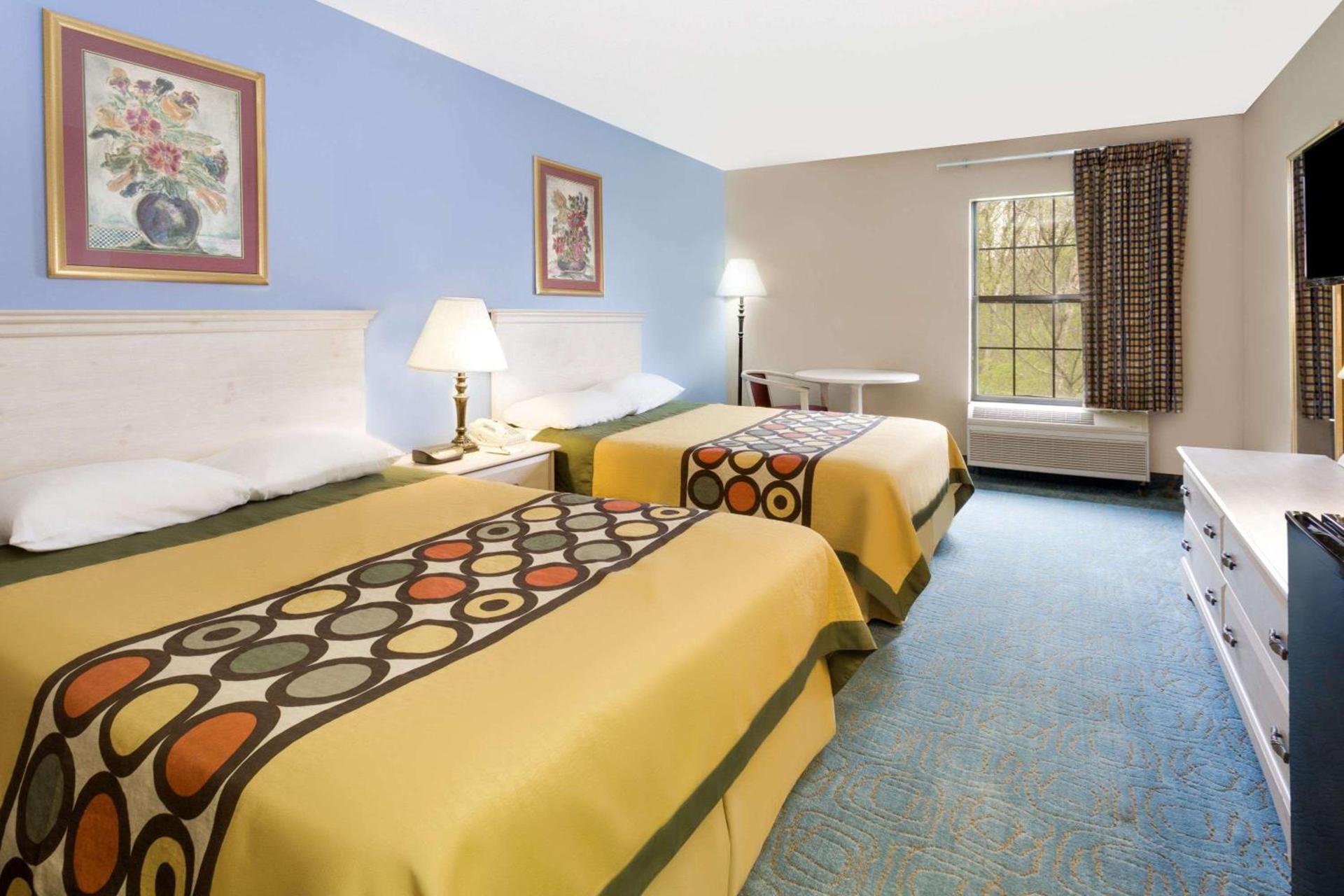 Super 8 by Wyndham Freeport photo 9