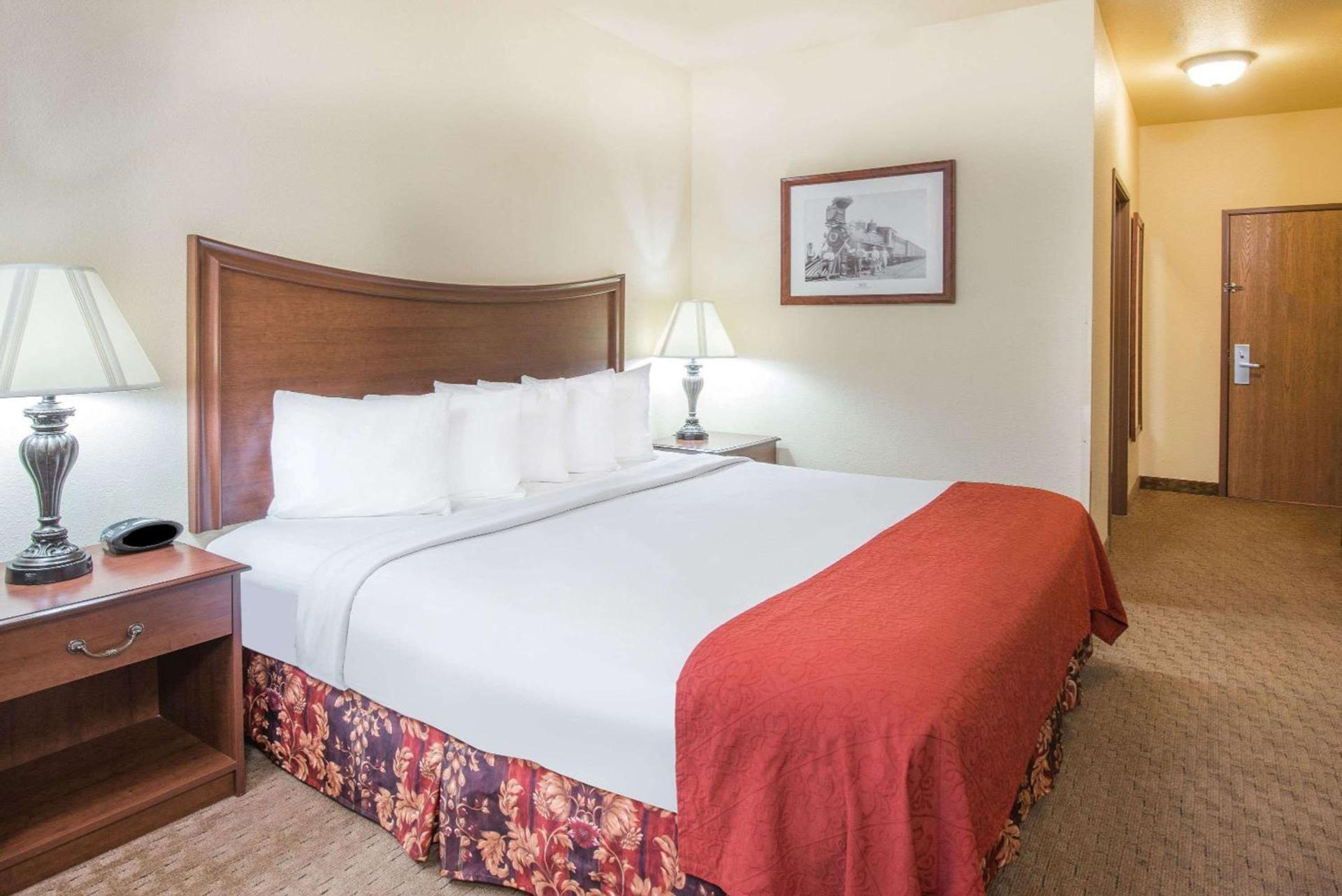 Days Inn by Wyndham Ellis photo 10