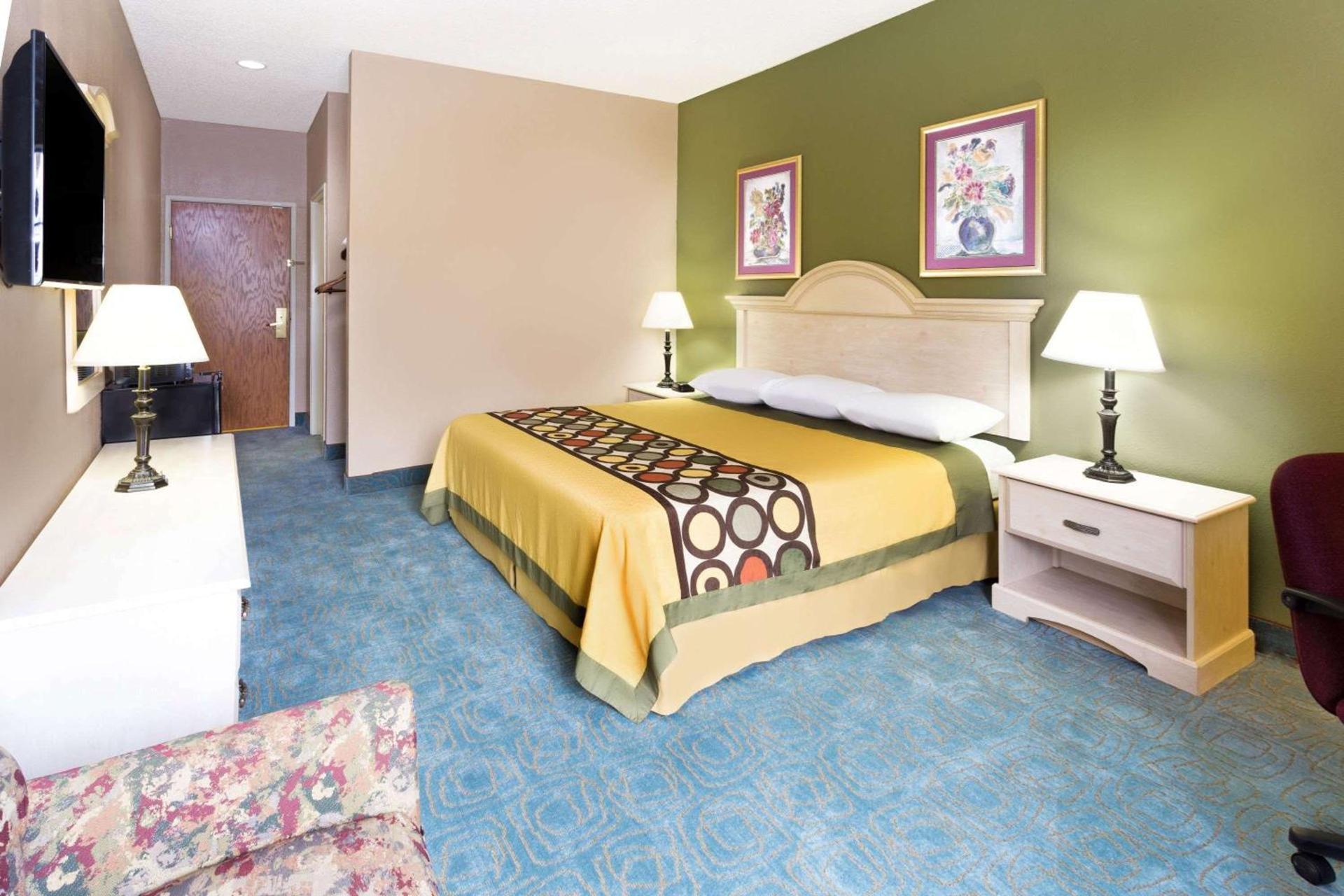 Super 8 by Wyndham Freeport photo 11