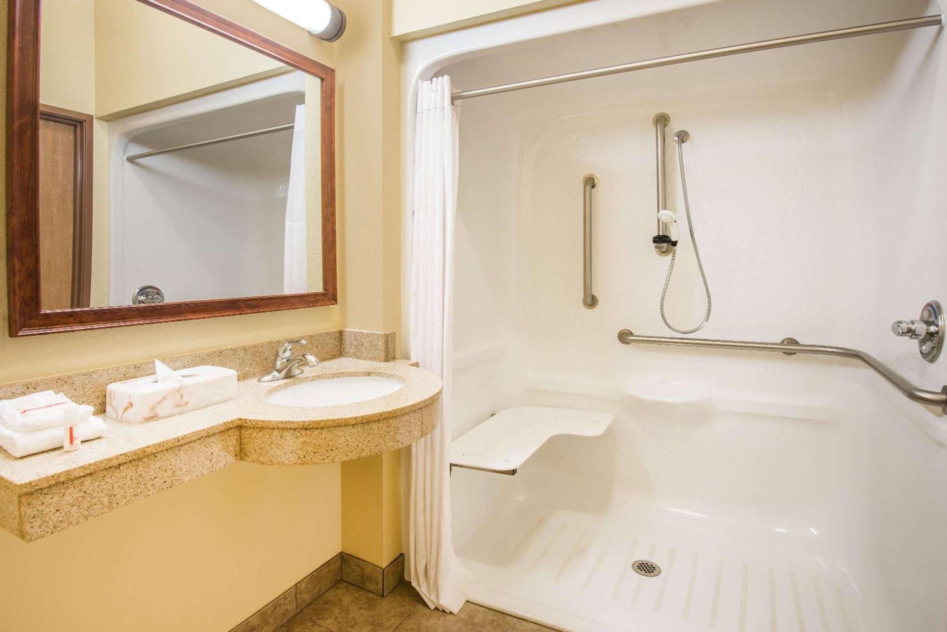 Days Inn by Wyndham Ellis photo 13