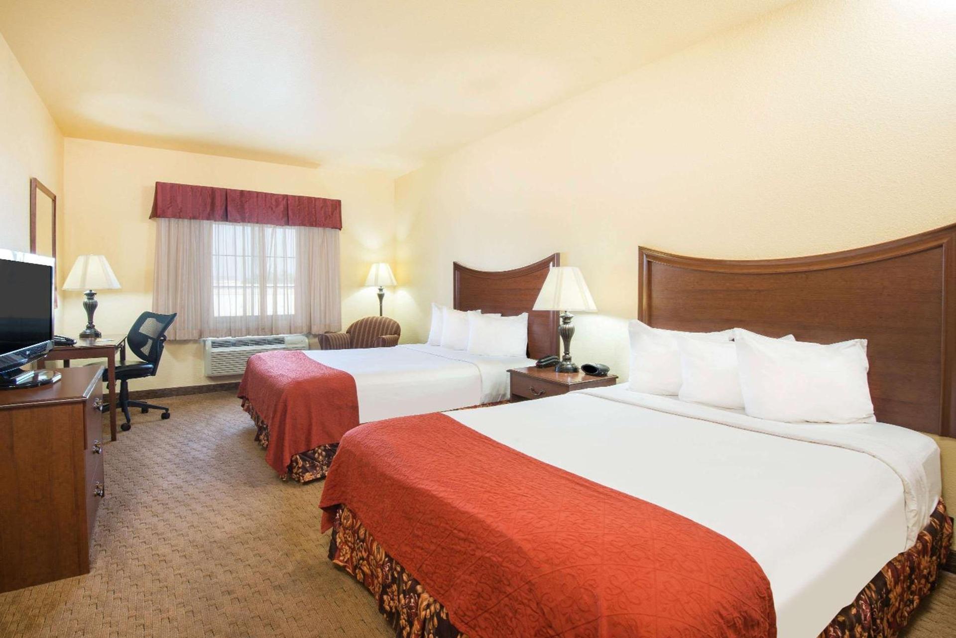 Days Inn by Wyndham Ellis photo 9