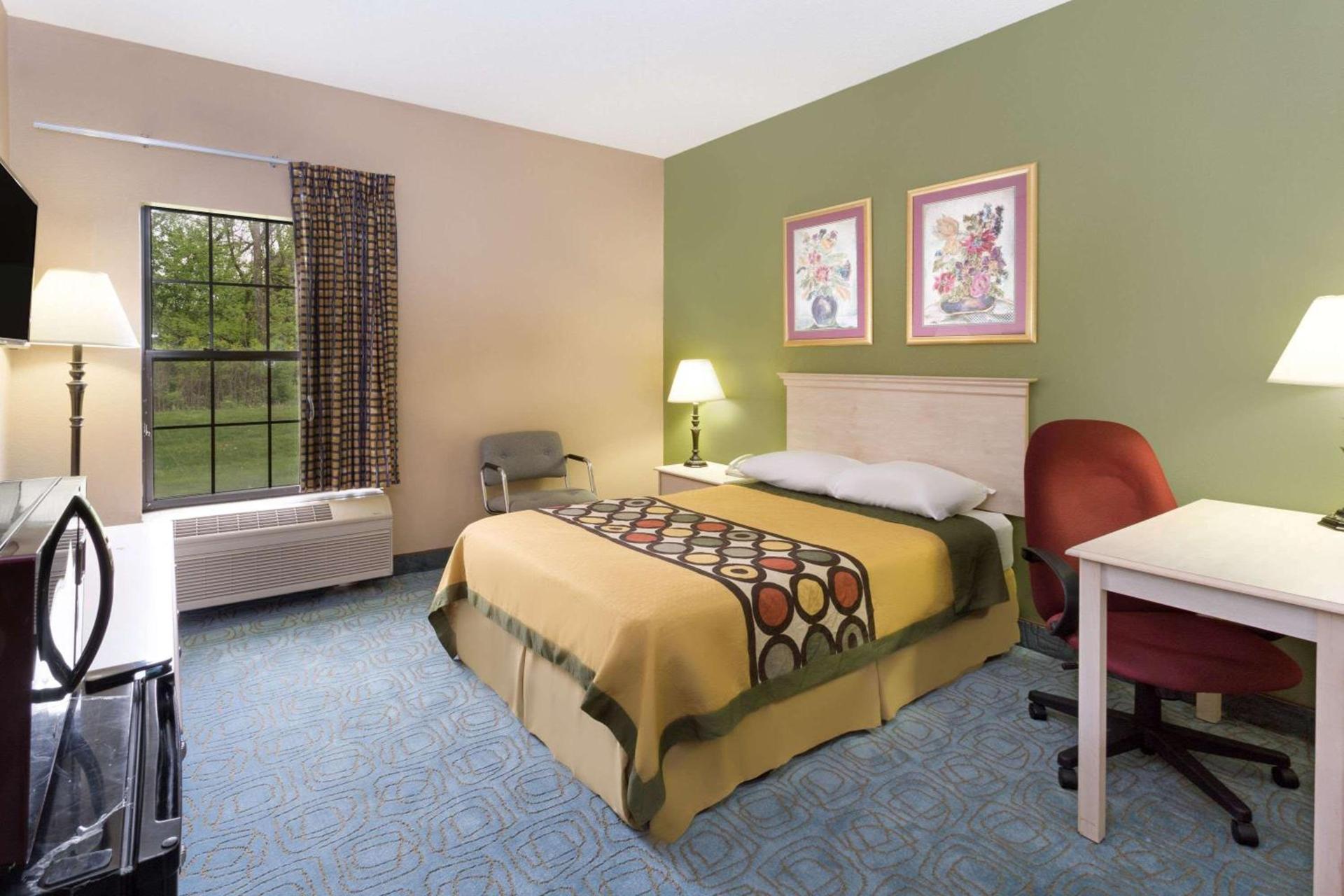 Super 8 by Wyndham Freeport photo 4