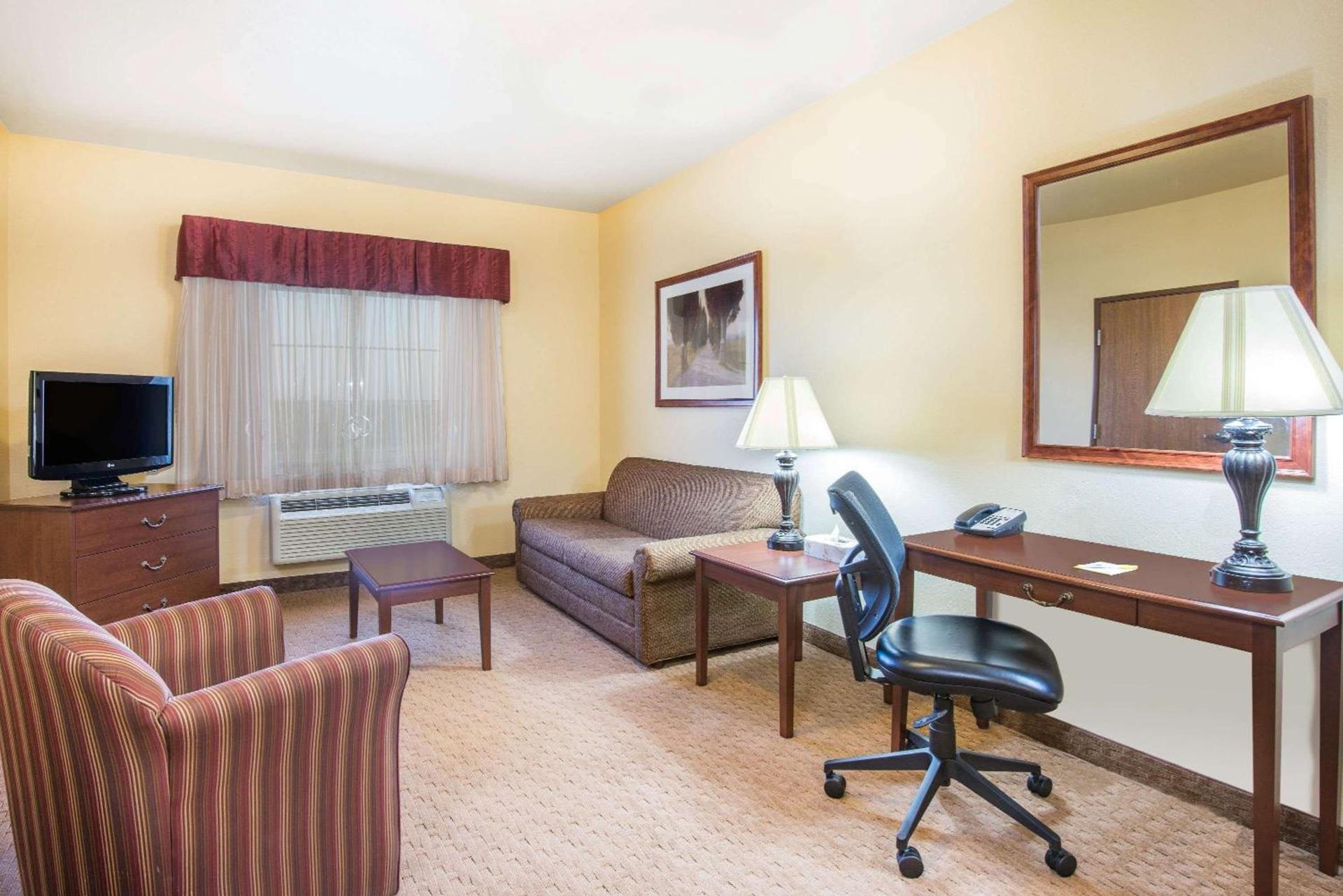 Days Inn by Wyndham Ellis photo 8