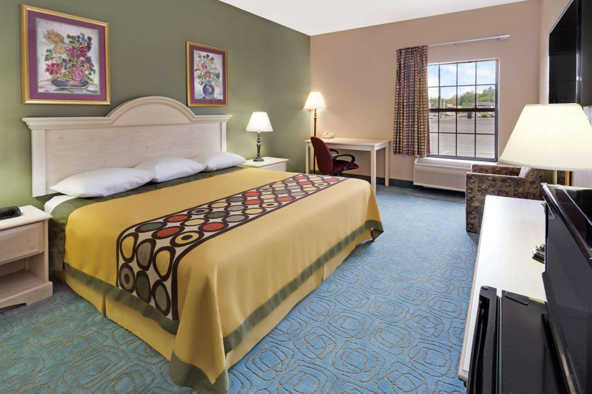 Super 8 by Wyndham Freeport photo 12