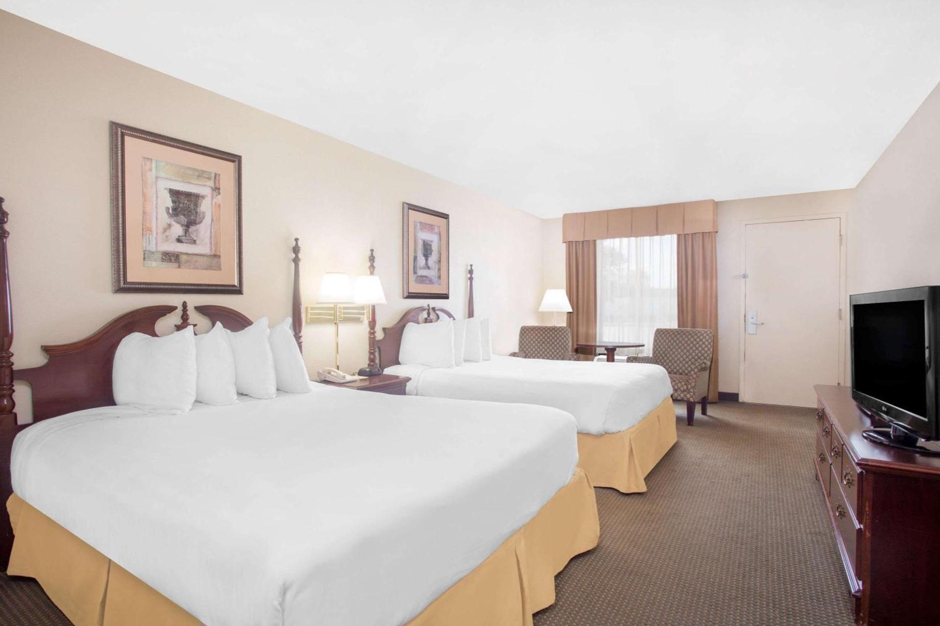 Days Inn by Wyndham Metter photo 10