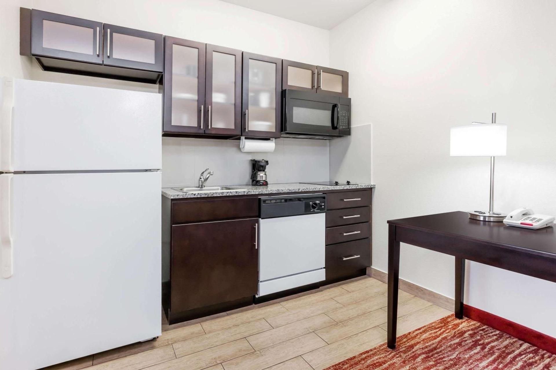 Hawthorn Suites Irving DFW South photo 45