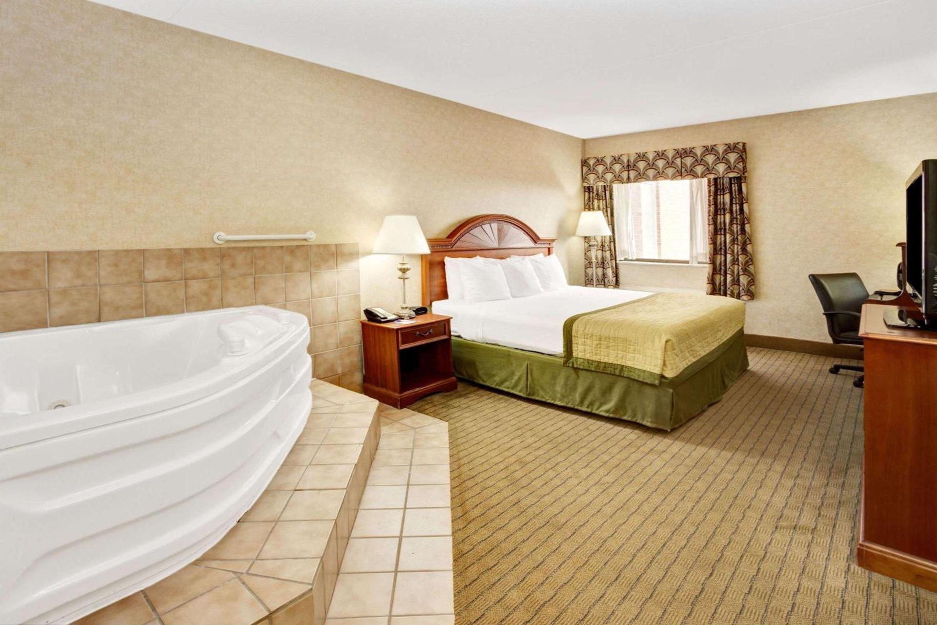 Baymont by Wyndham Indianapolis West photo 9
