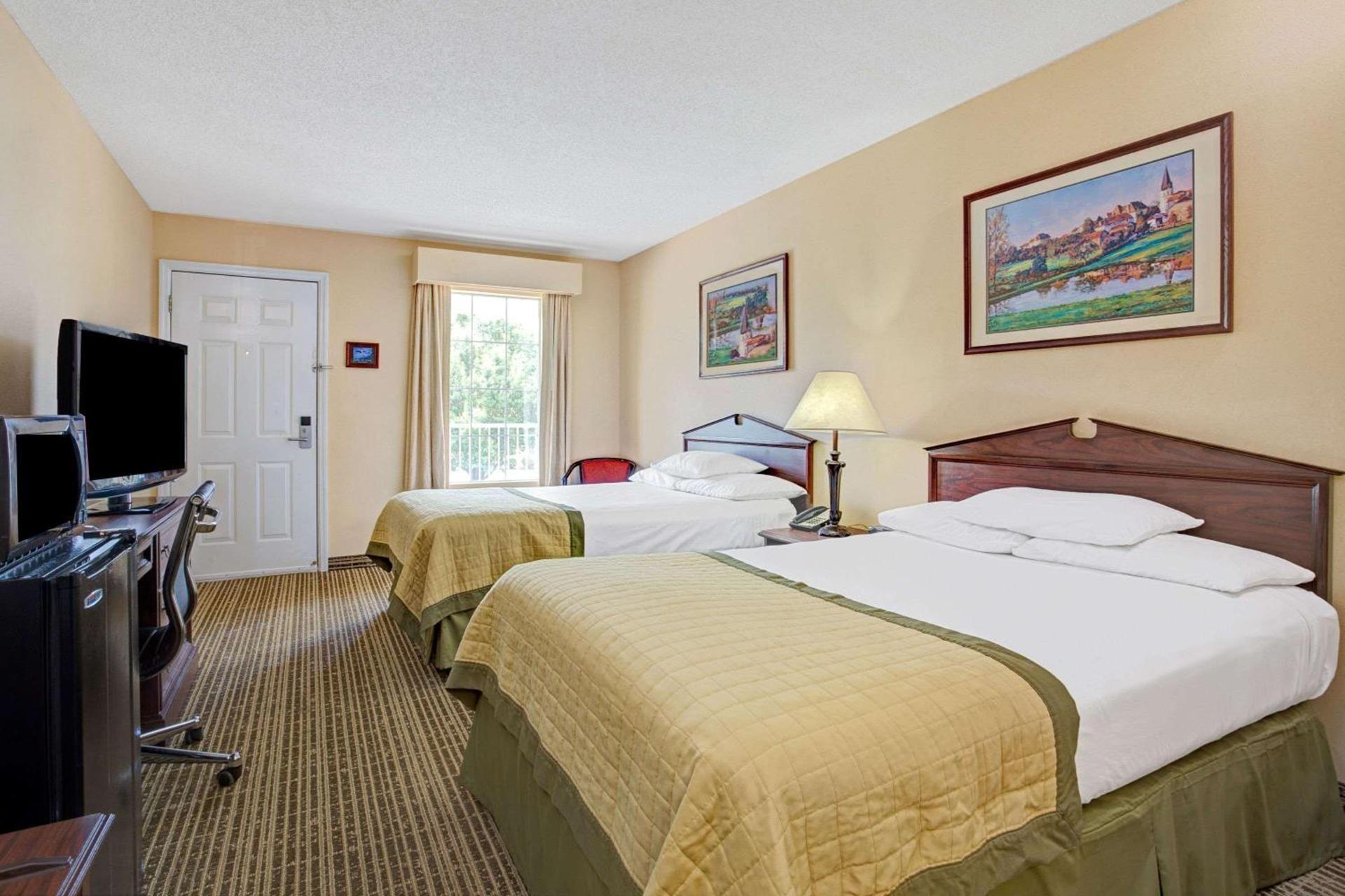 Baymont by Wyndham Smithfield photo 14