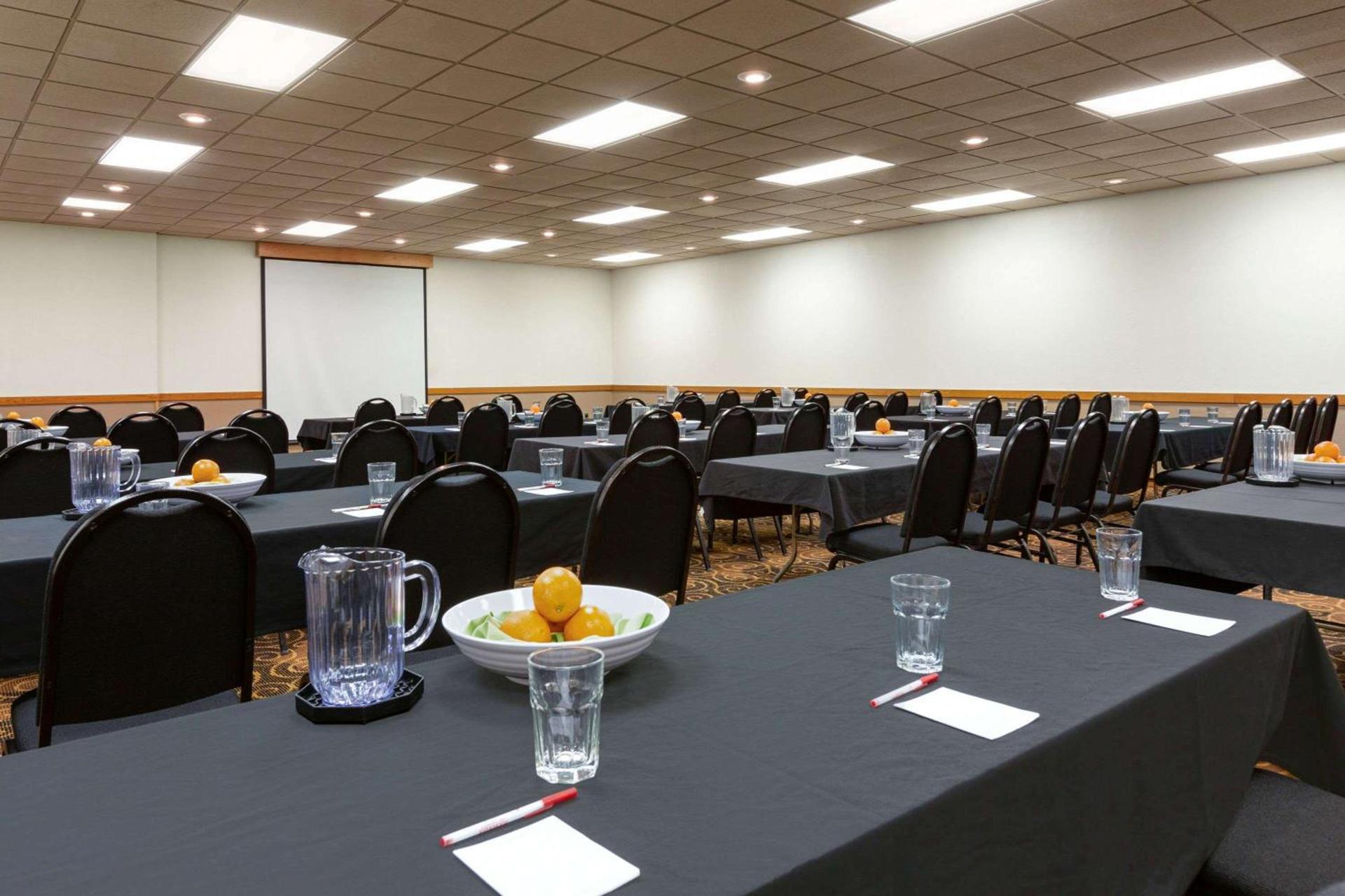 Ramada by Wyndham Bismarck photo 23