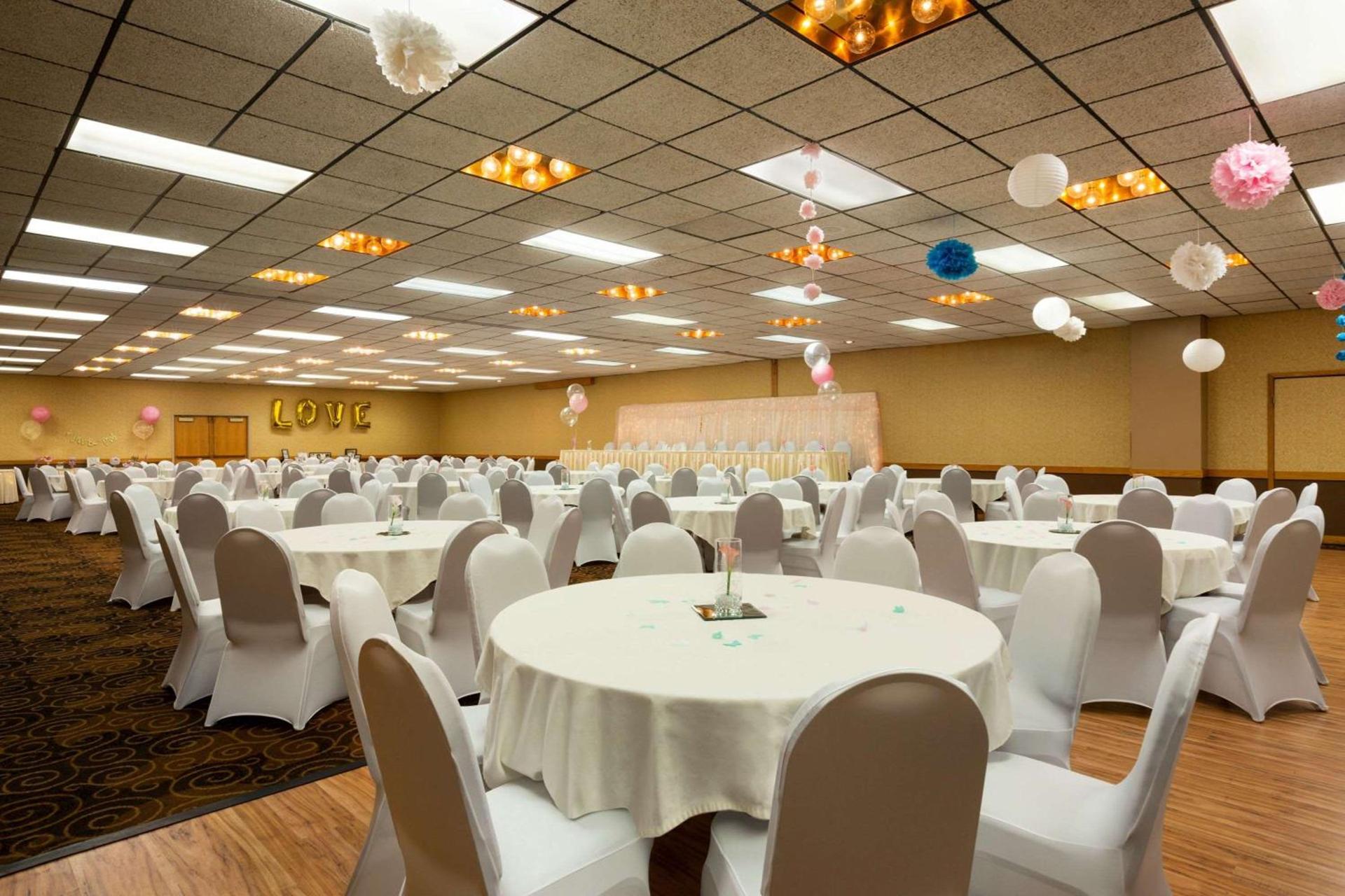 Ramada by Wyndham Bismarck photo 25