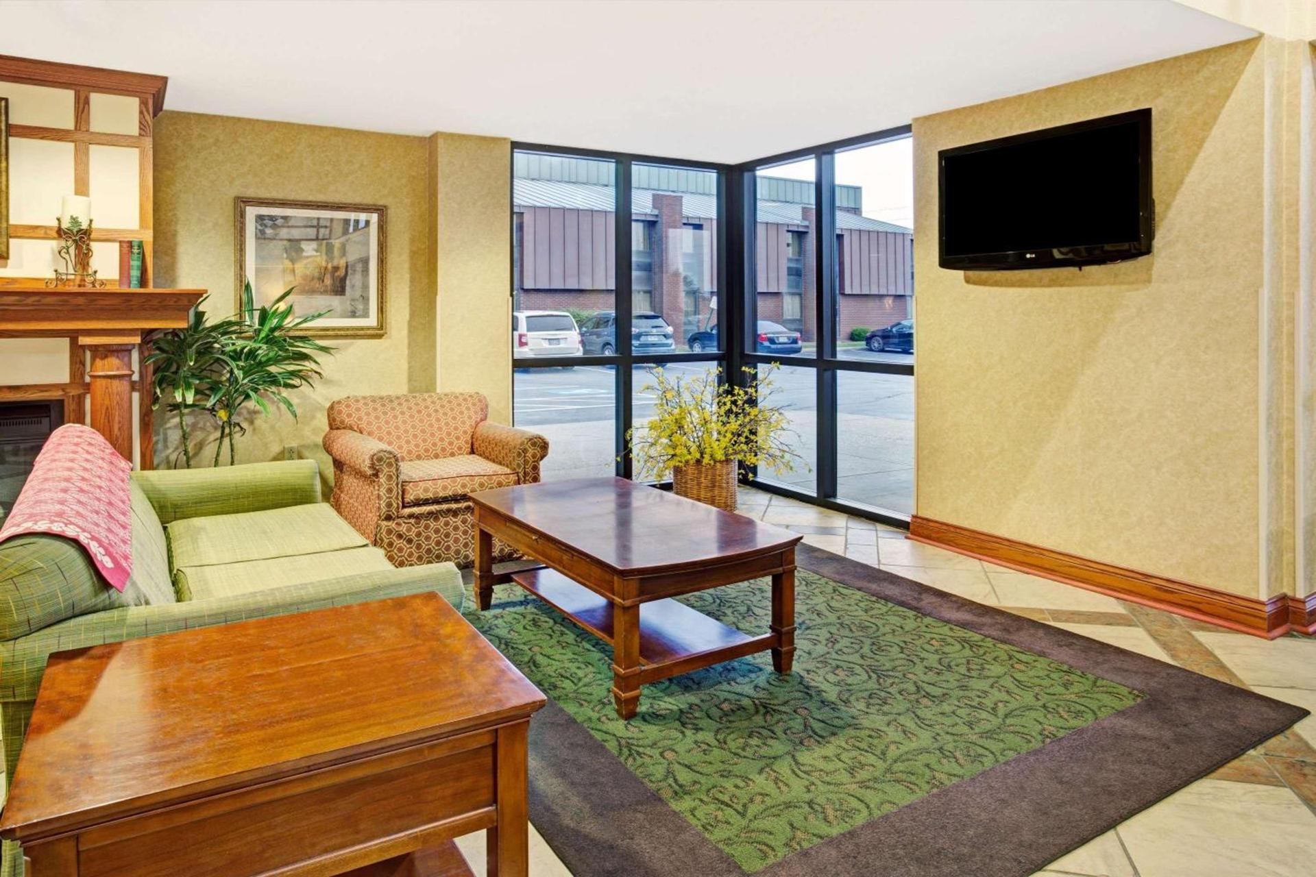 Baymont by Wyndham Indianapolis West photo 2