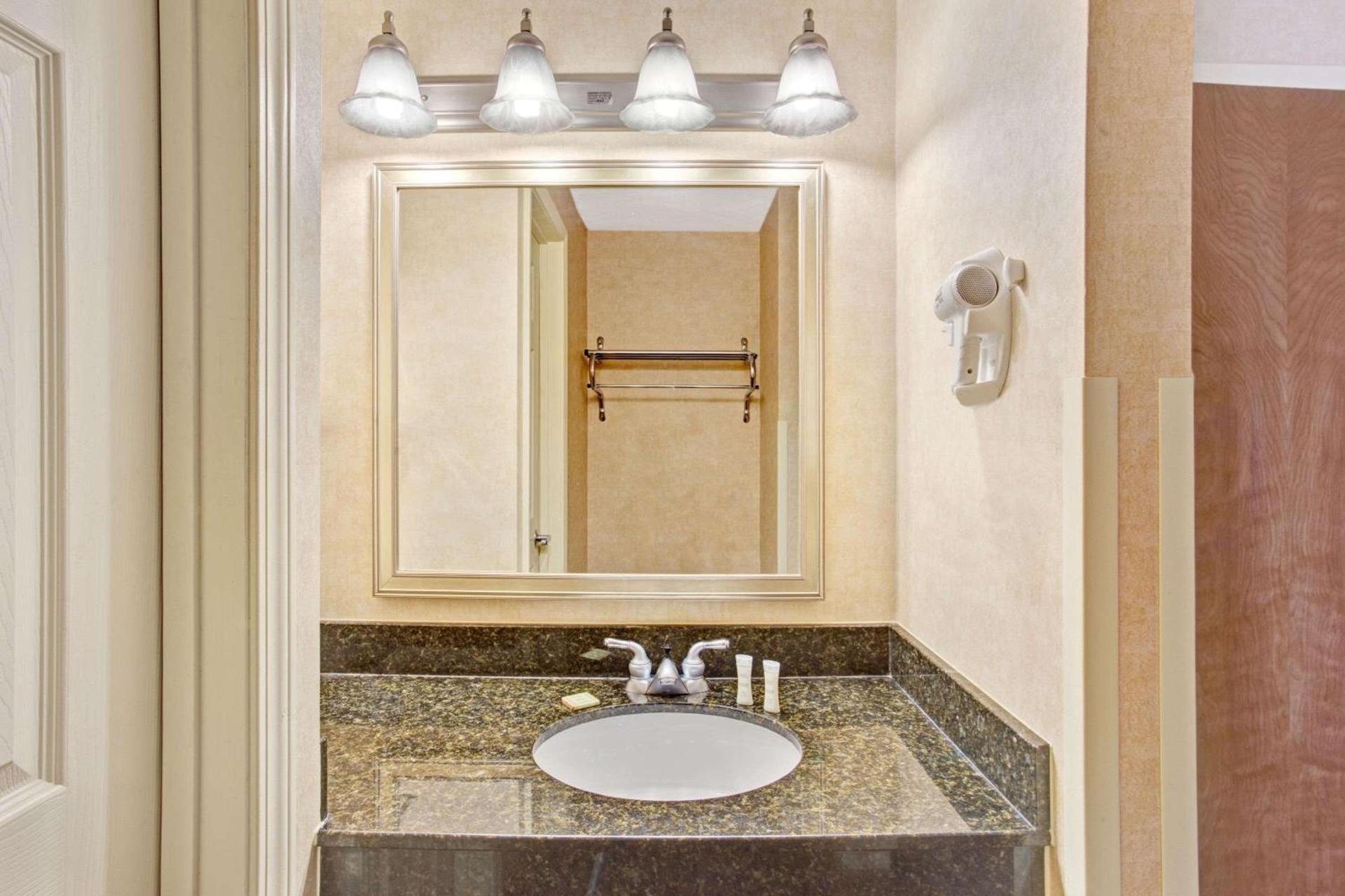 Baymont by Wyndham Indianapolis West photo 3