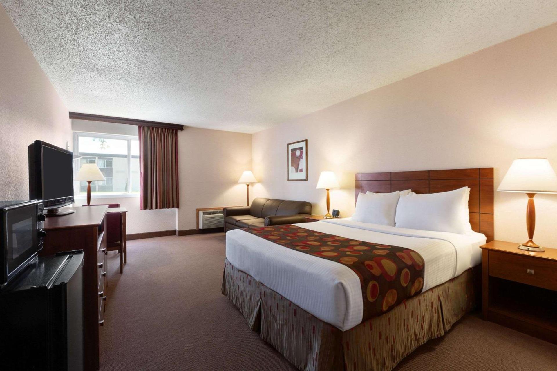 Ramada by Wyndham Bismarck photo 12