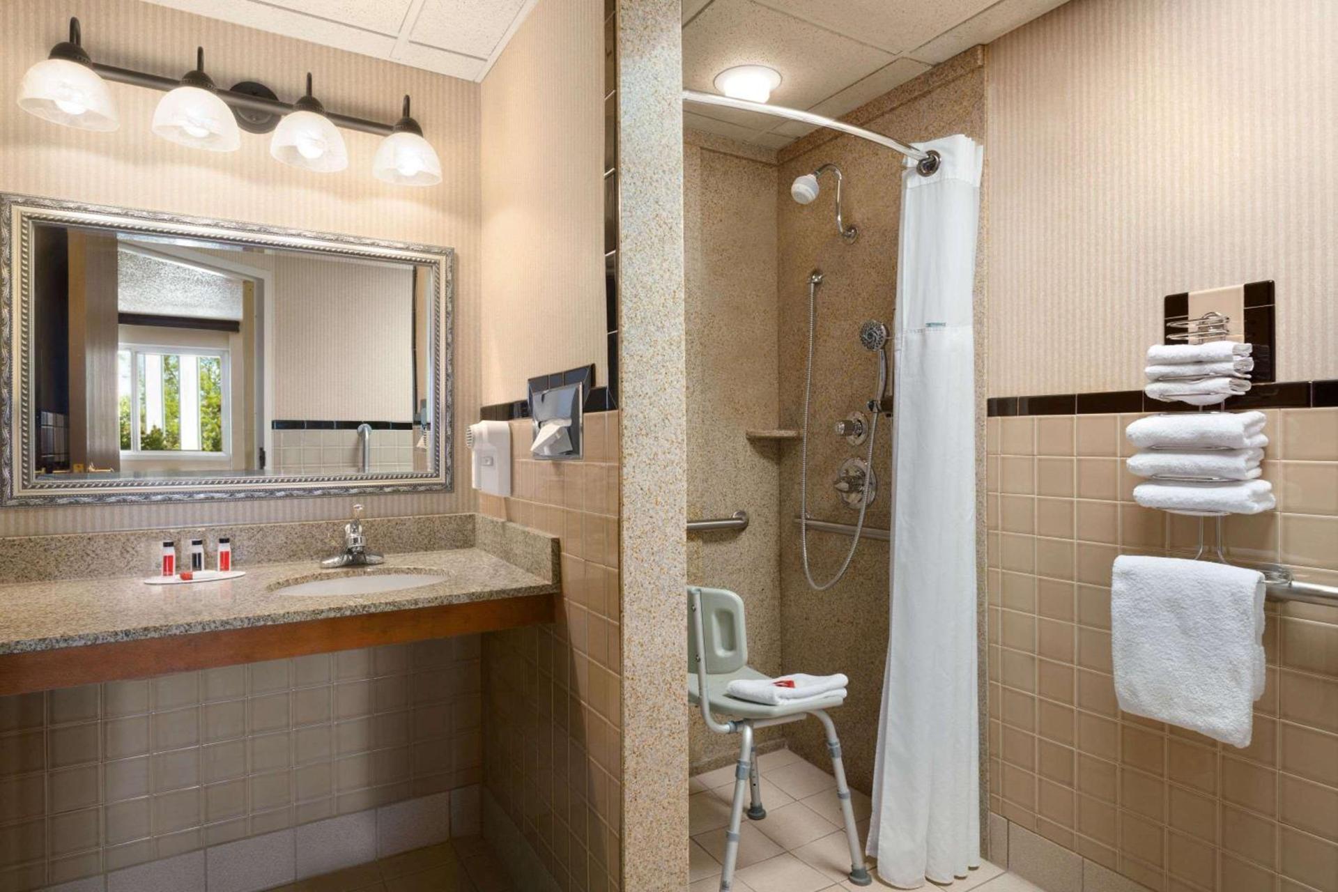 Ramada by Wyndham Bismarck photo 16