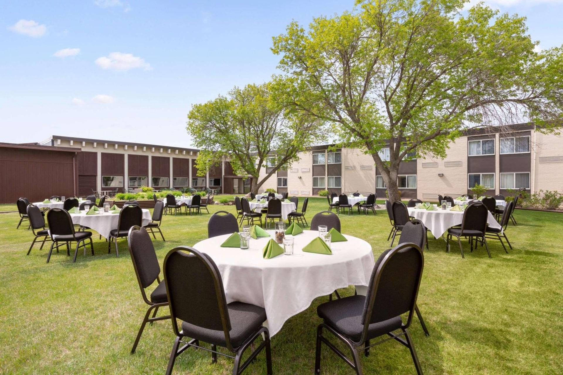 Ramada by Wyndham Bismarck photo 2