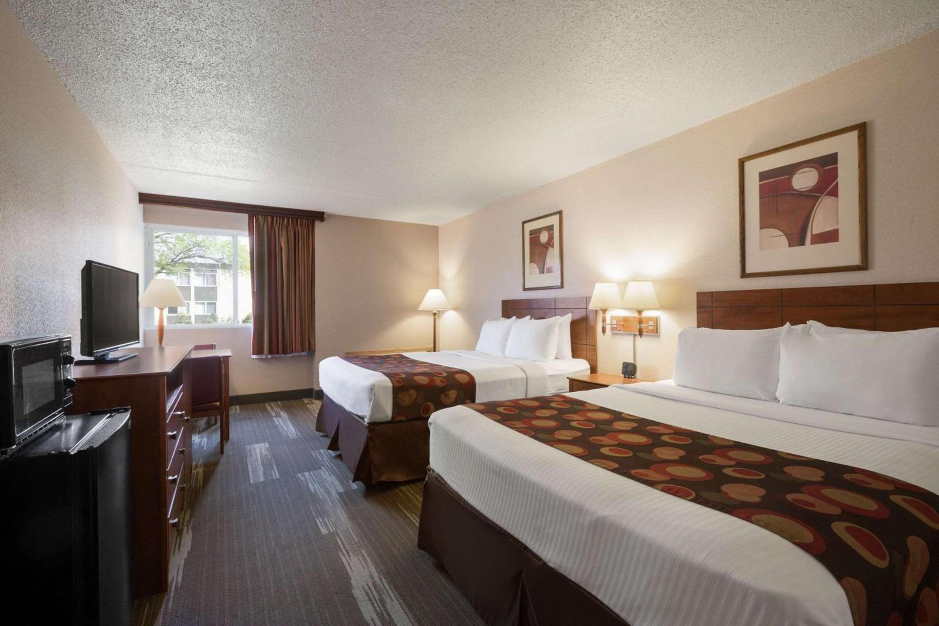 Ramada by Wyndham Bismarck photo 14