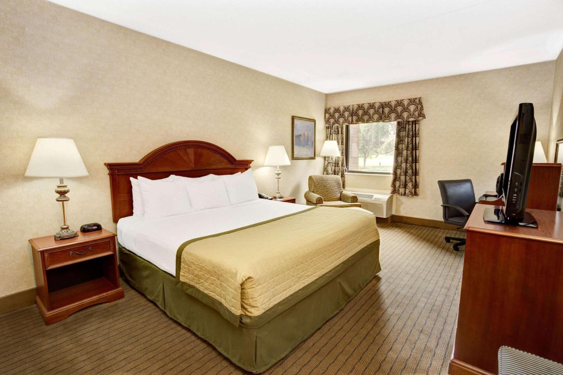 Baymont by Wyndham Indianapolis West photo 4