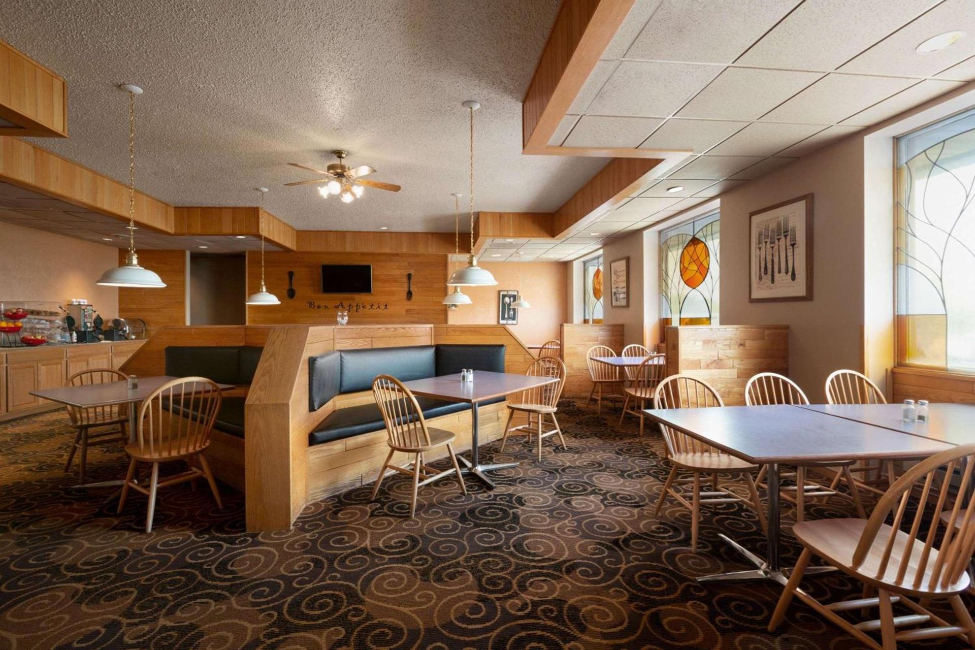 Ramada by Wyndham Bismarck photo 6