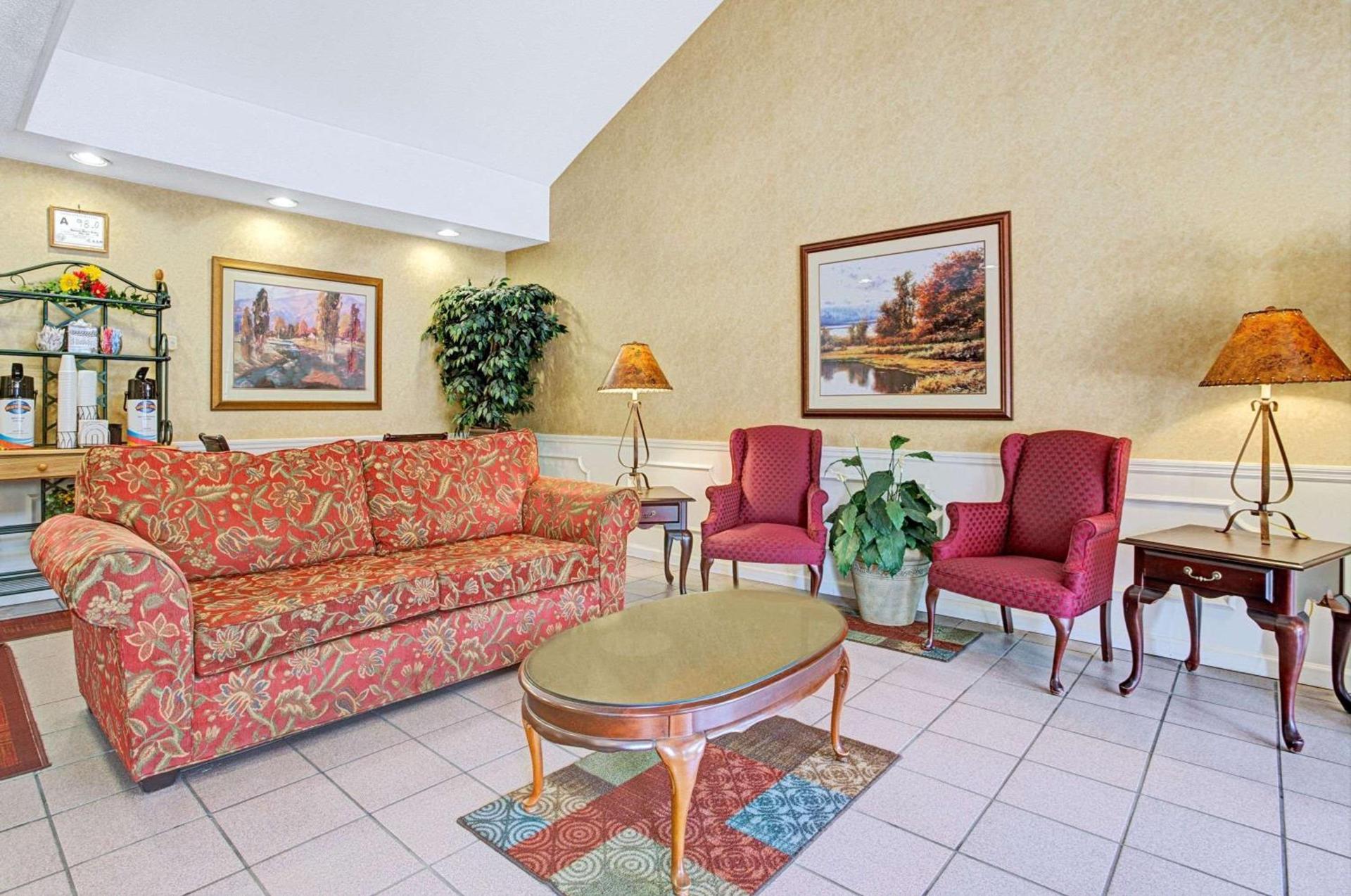 Baymont by Wyndham Smithfield photo 2