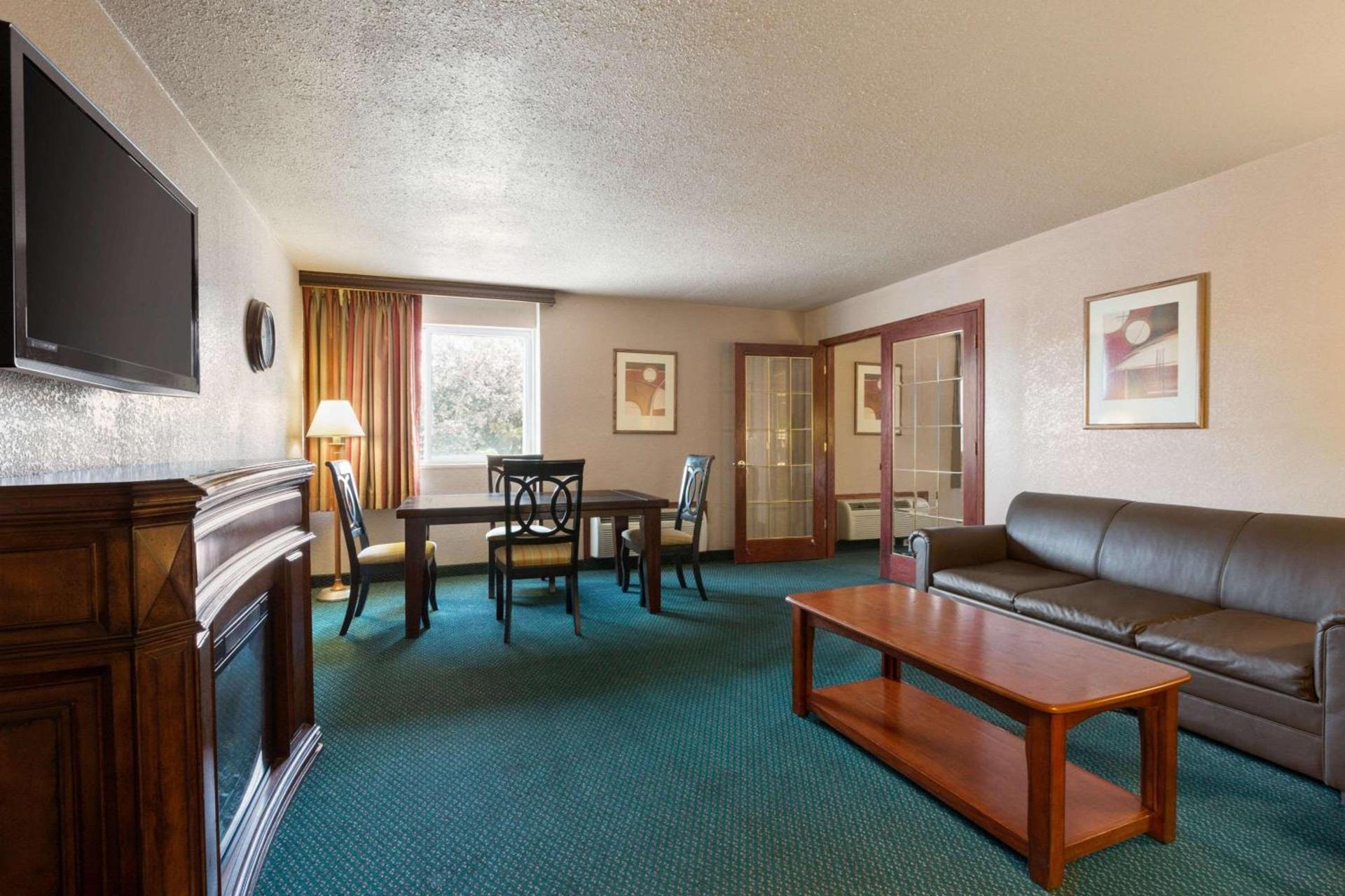 Ramada by Wyndham Bismarck photo 21