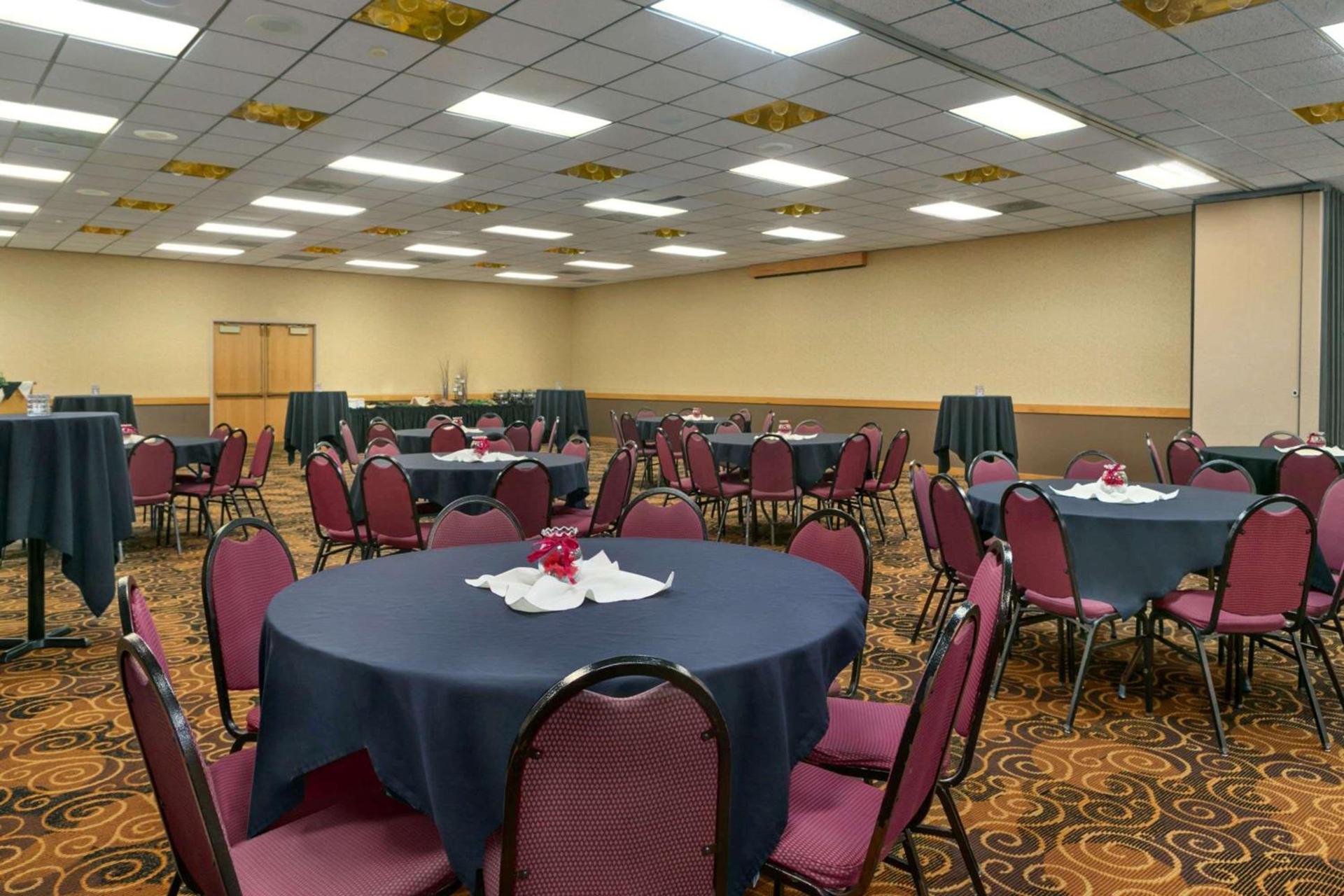 Ramada by Wyndham Bismarck photo 24
