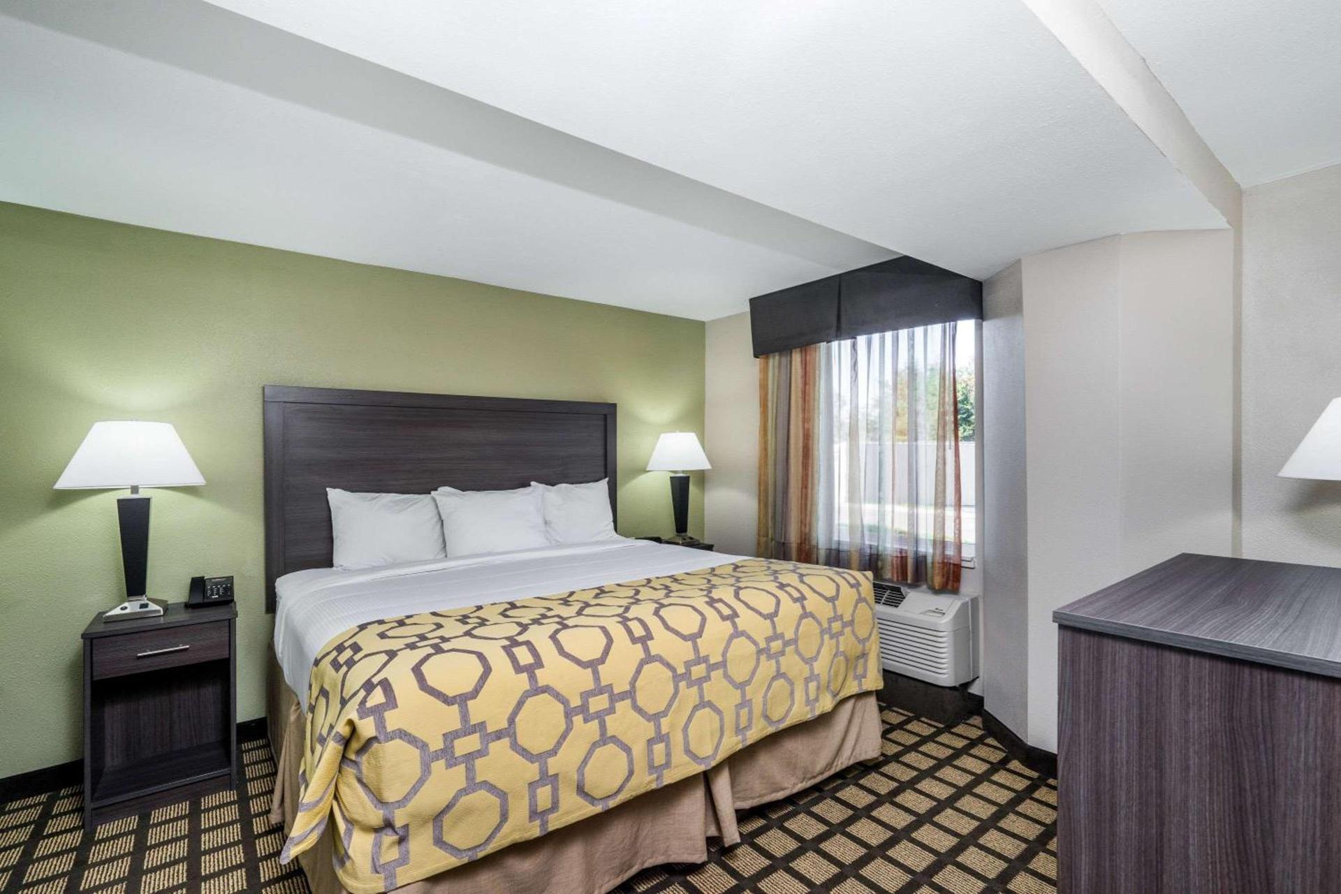 Baymont by Wyndham Clarksville photo 51
