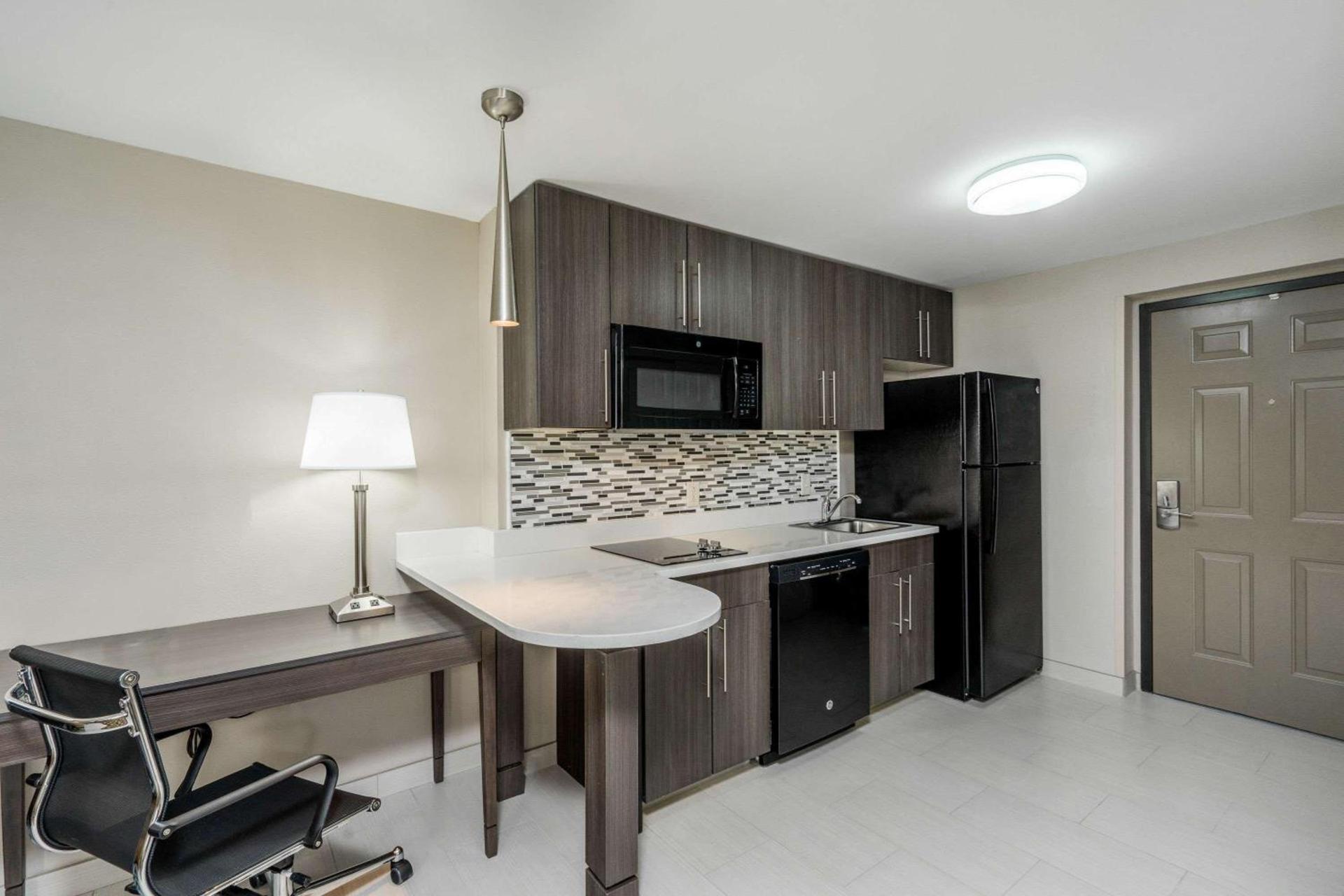 Baymont by Wyndham Clarksville photo 49