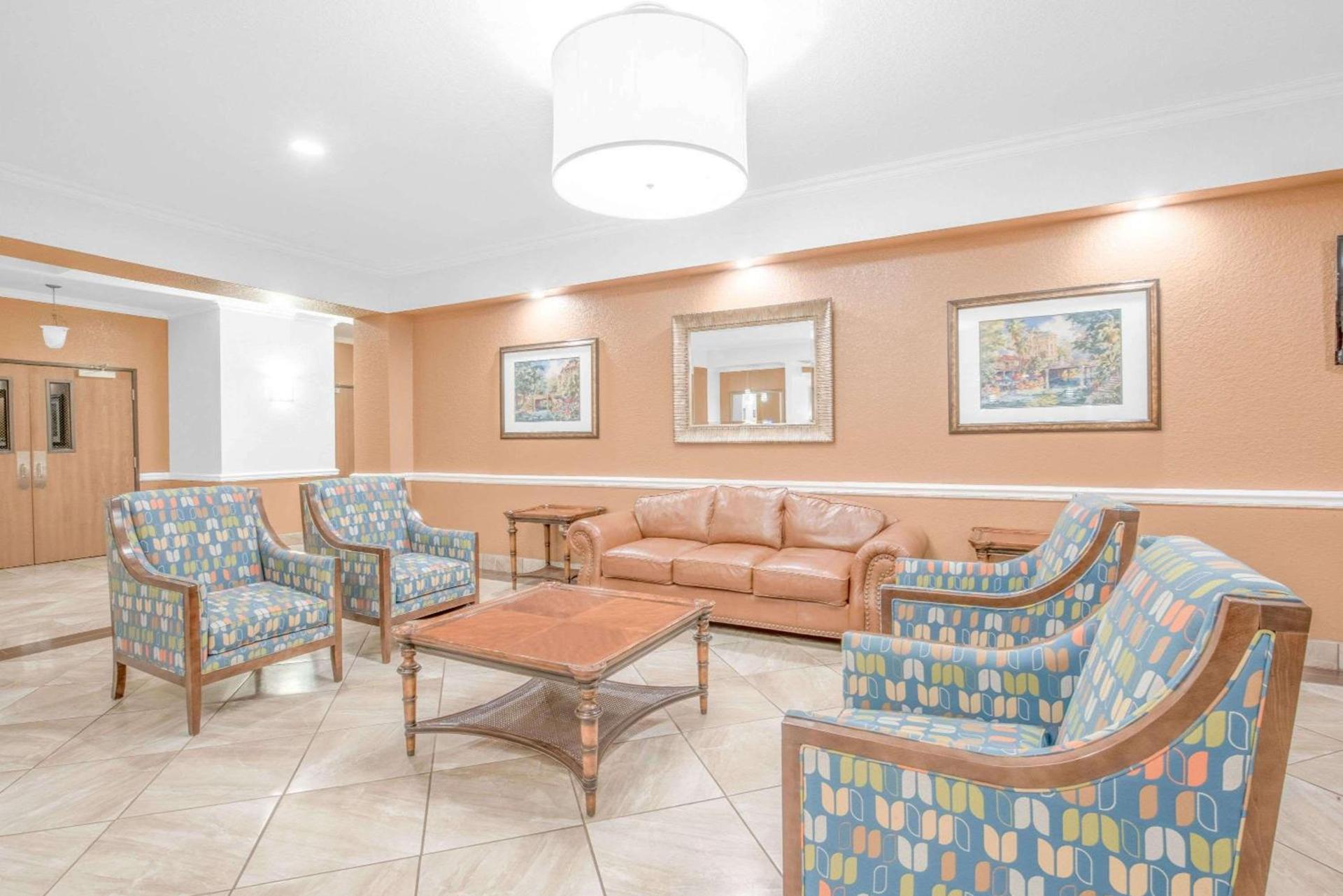 Baymont by Wyndham Pearsall photo 59