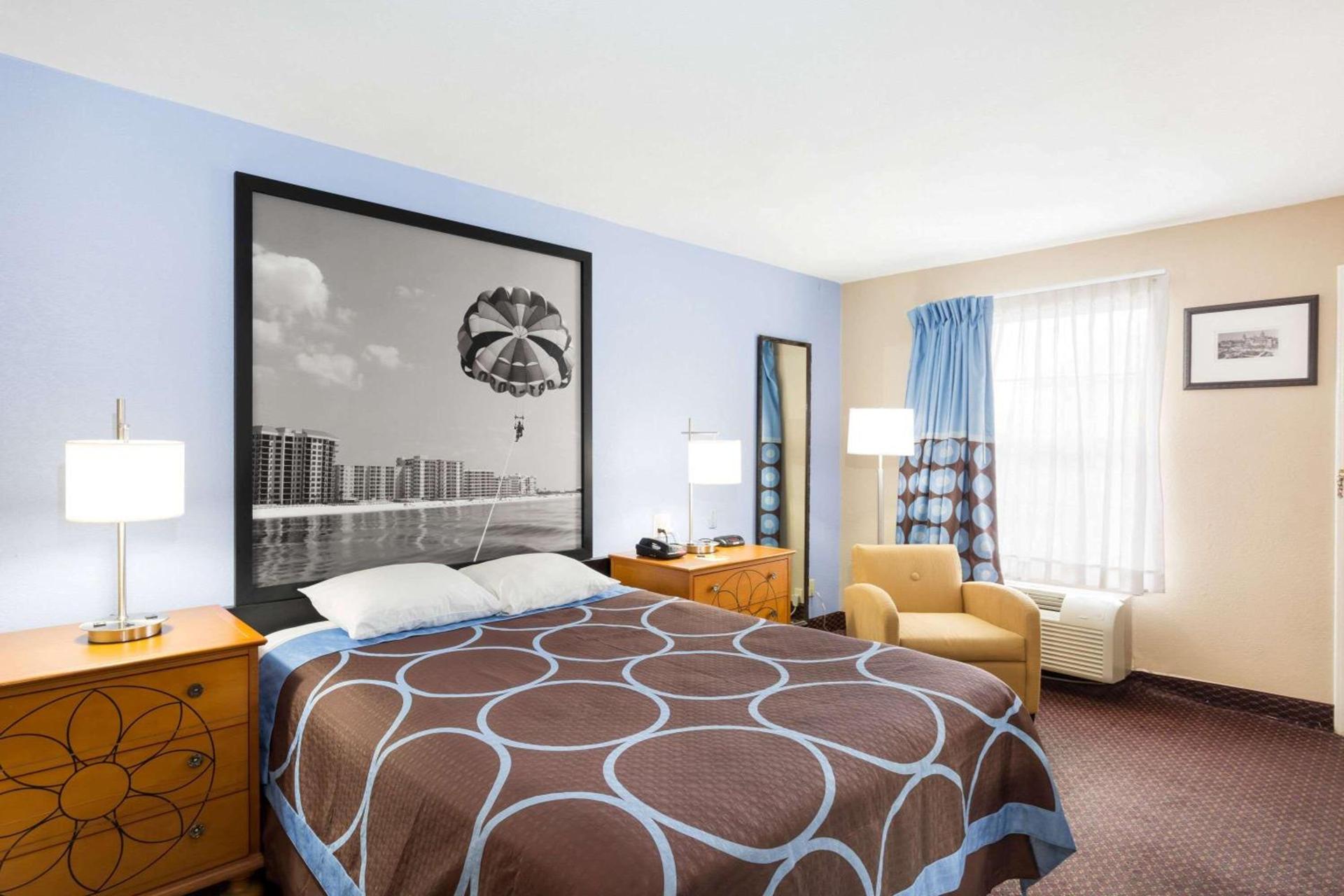 Super 8 by Wyndham Foley photo 10