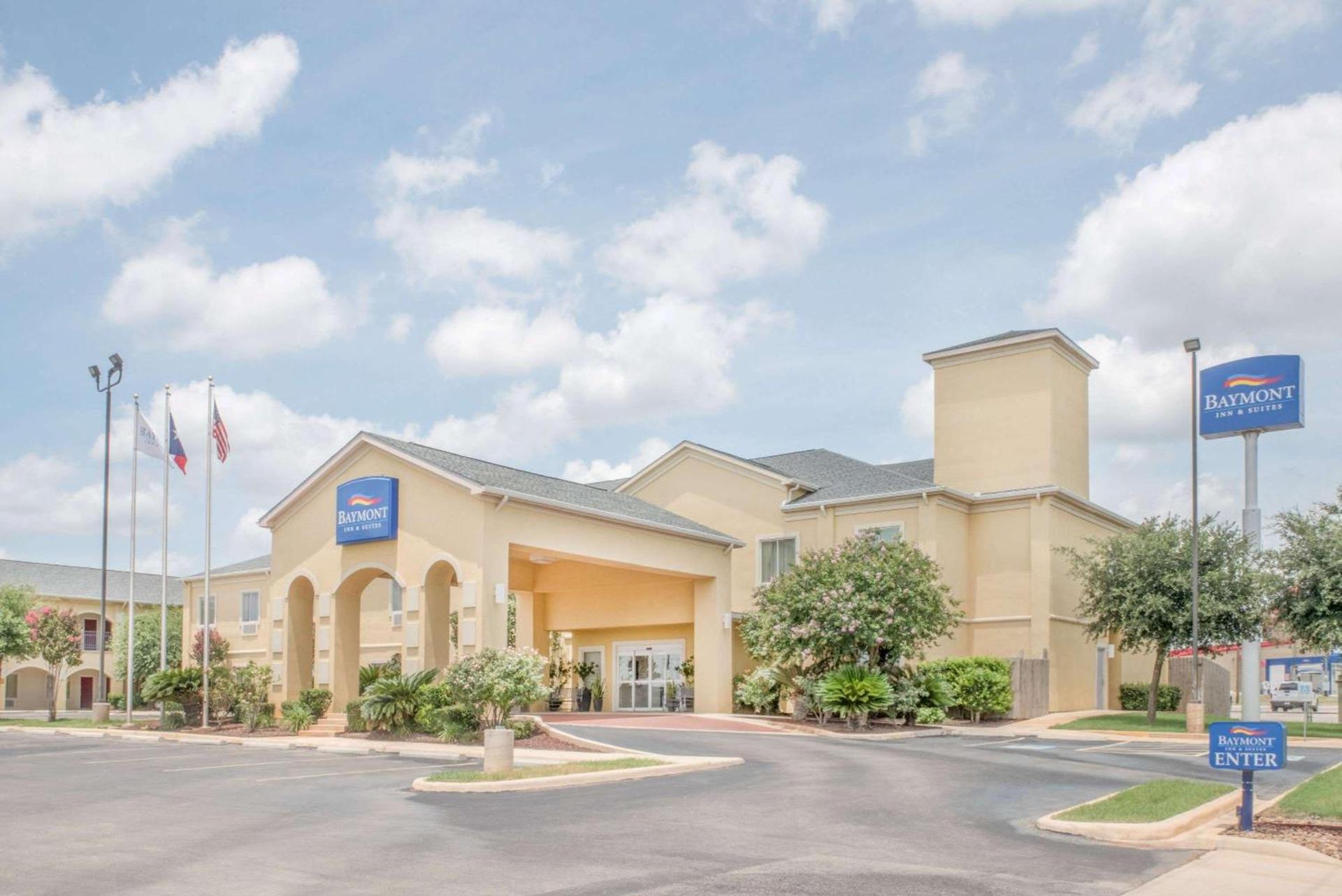 Baymont by Wyndham Pearsall — hotel in Pearsall