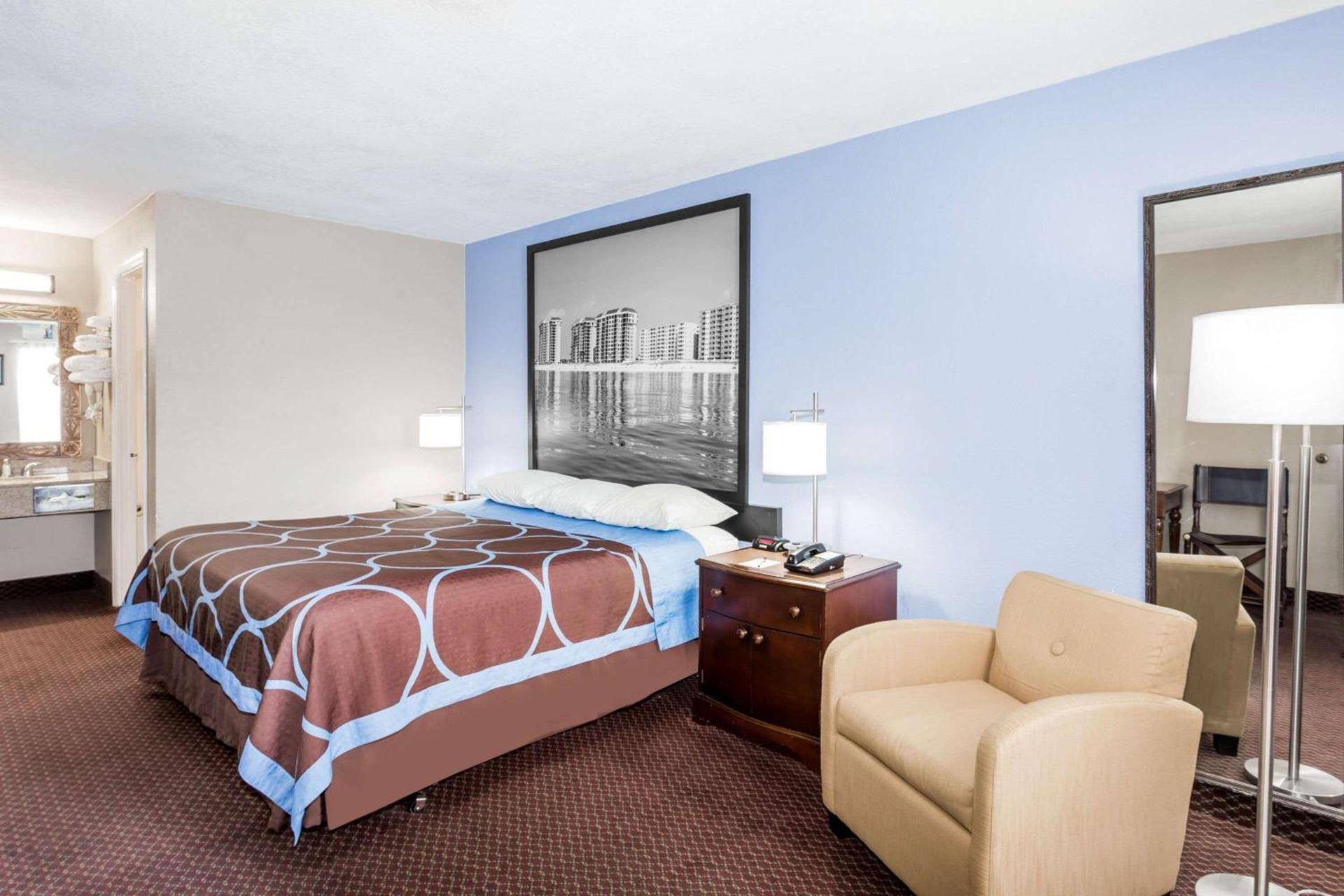 Super 8 by Wyndham Foley photo 27