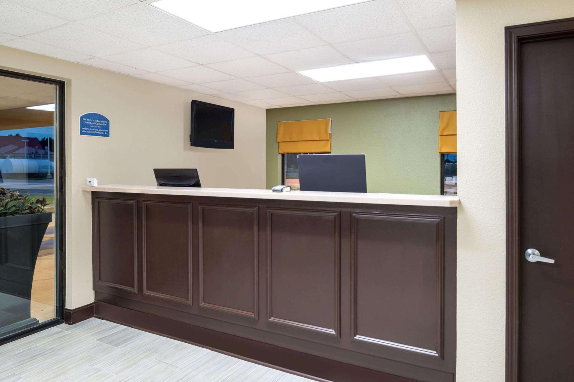 Super 8 by Wyndham Charleston Sikeston East MO photo 4