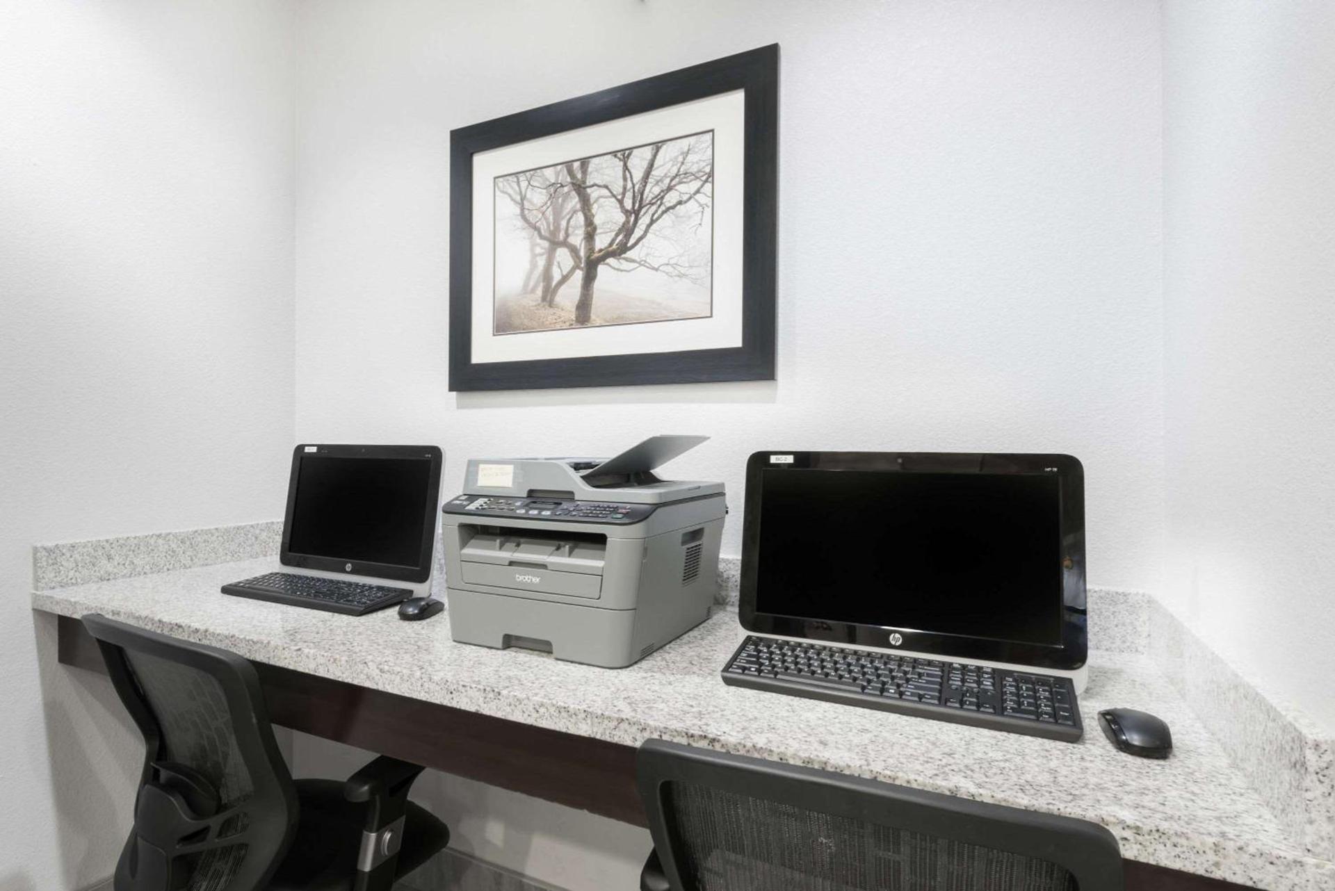 Hawthorn Extended Stay by Wyndham Midland photo 19