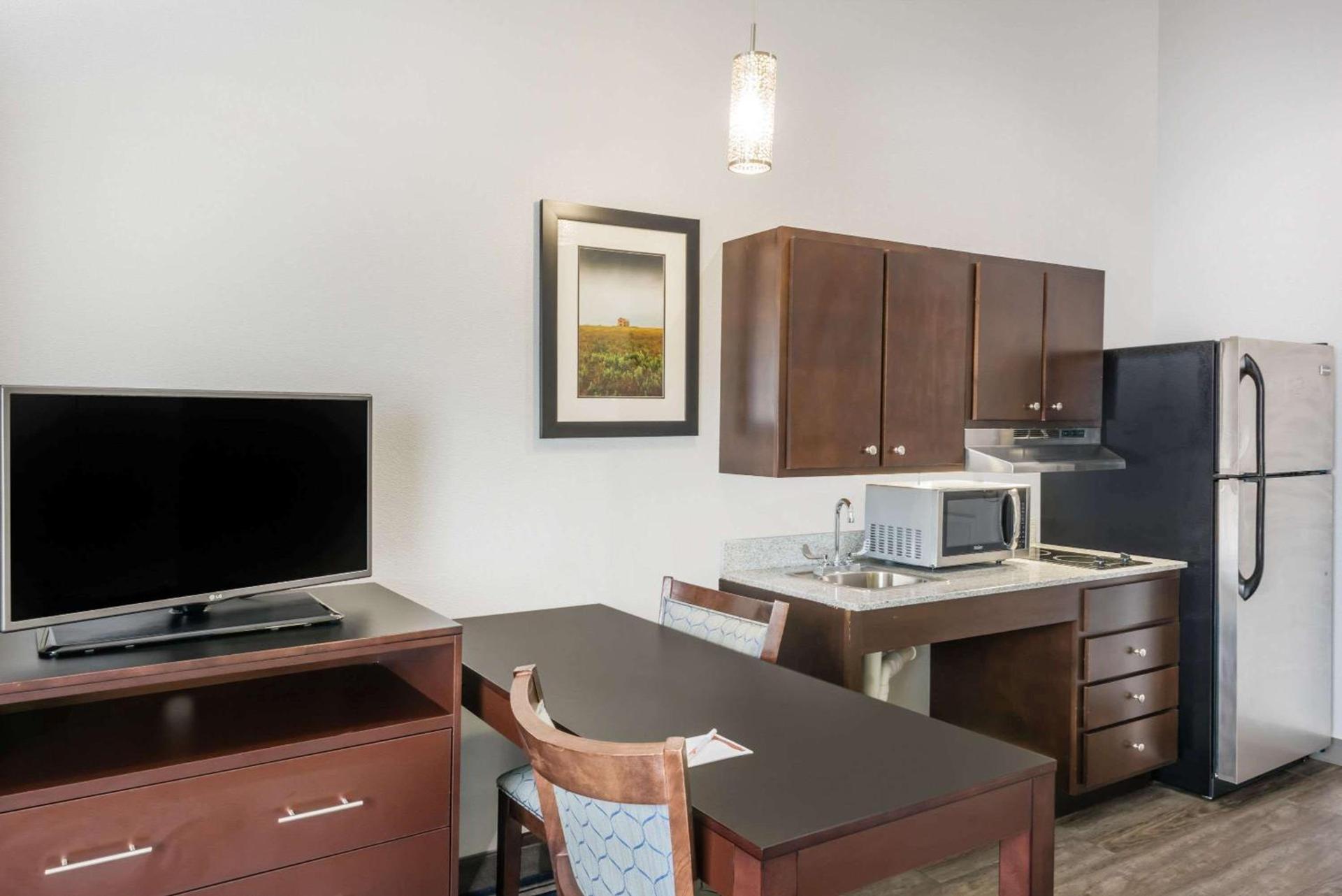Hawthorn Extended Stay by Wyndham Midland photo 20