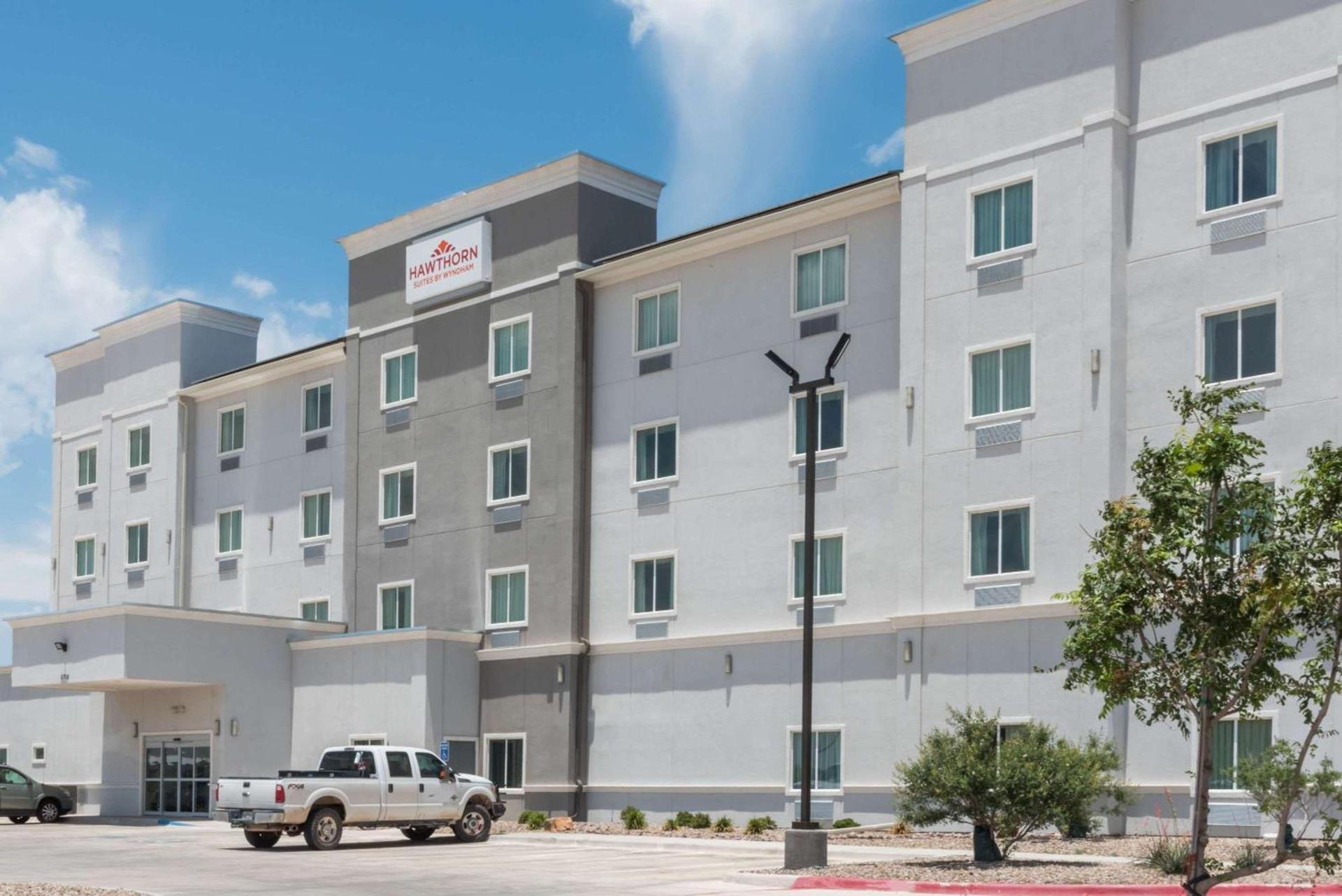 Hawthorn Extended Stay by Wyndham Midland photo 1