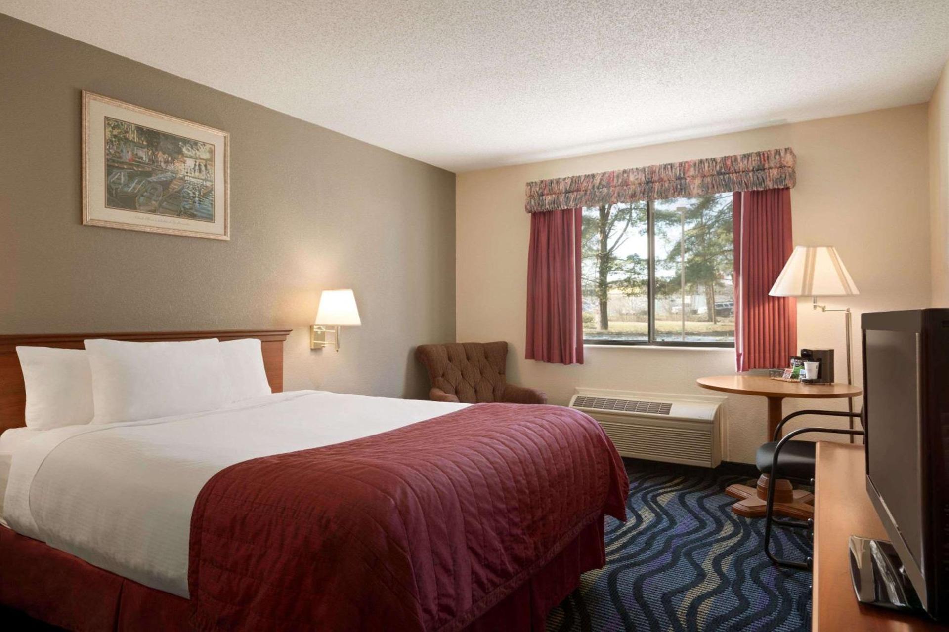 Baymont by Wyndham Logan photo 6