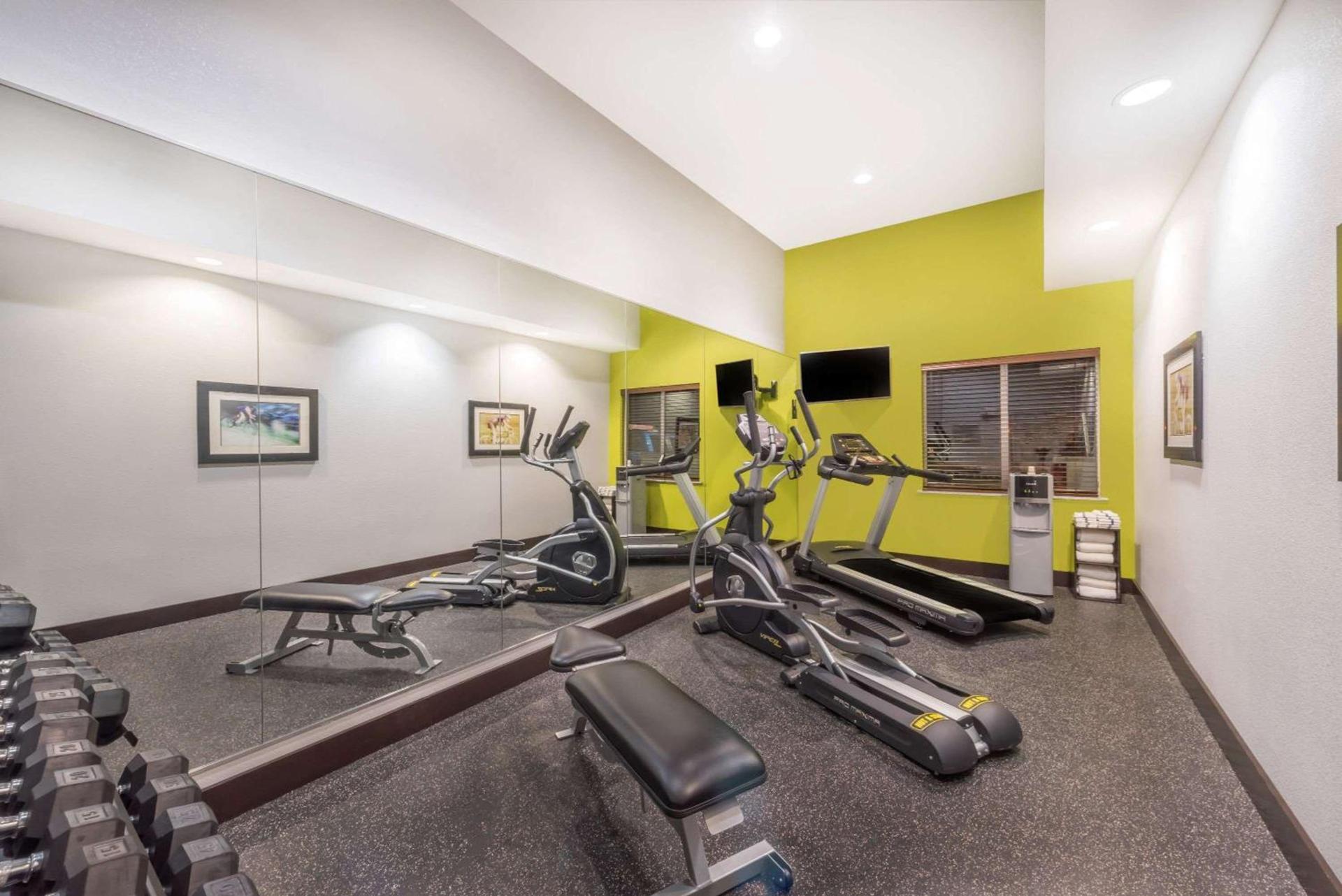 Hawthorn Extended Stay by Wyndham Midland photo 22