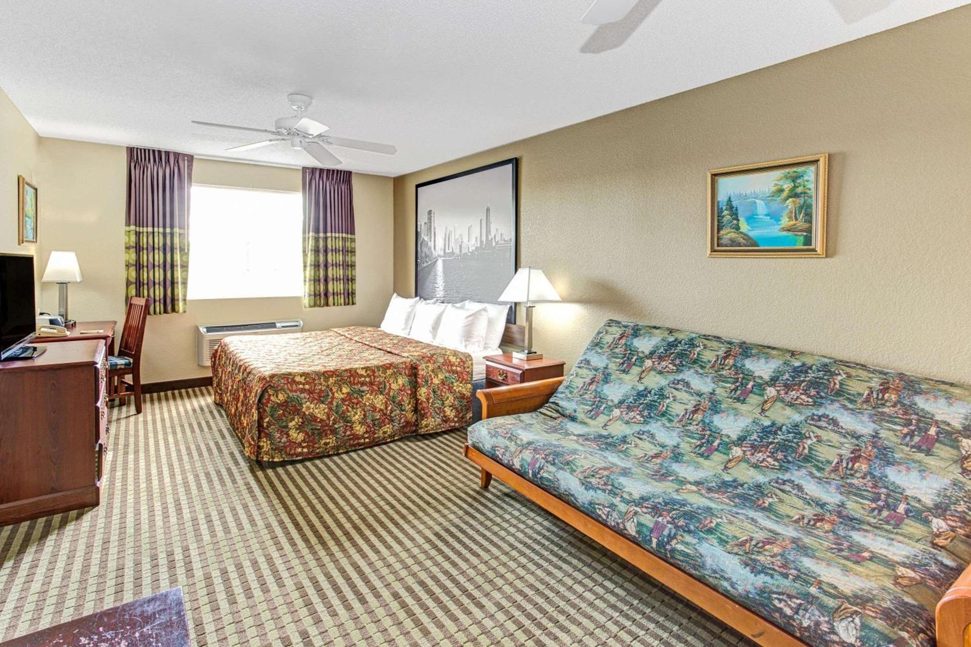 Super 8 by Wyndham Gurnee photo 14